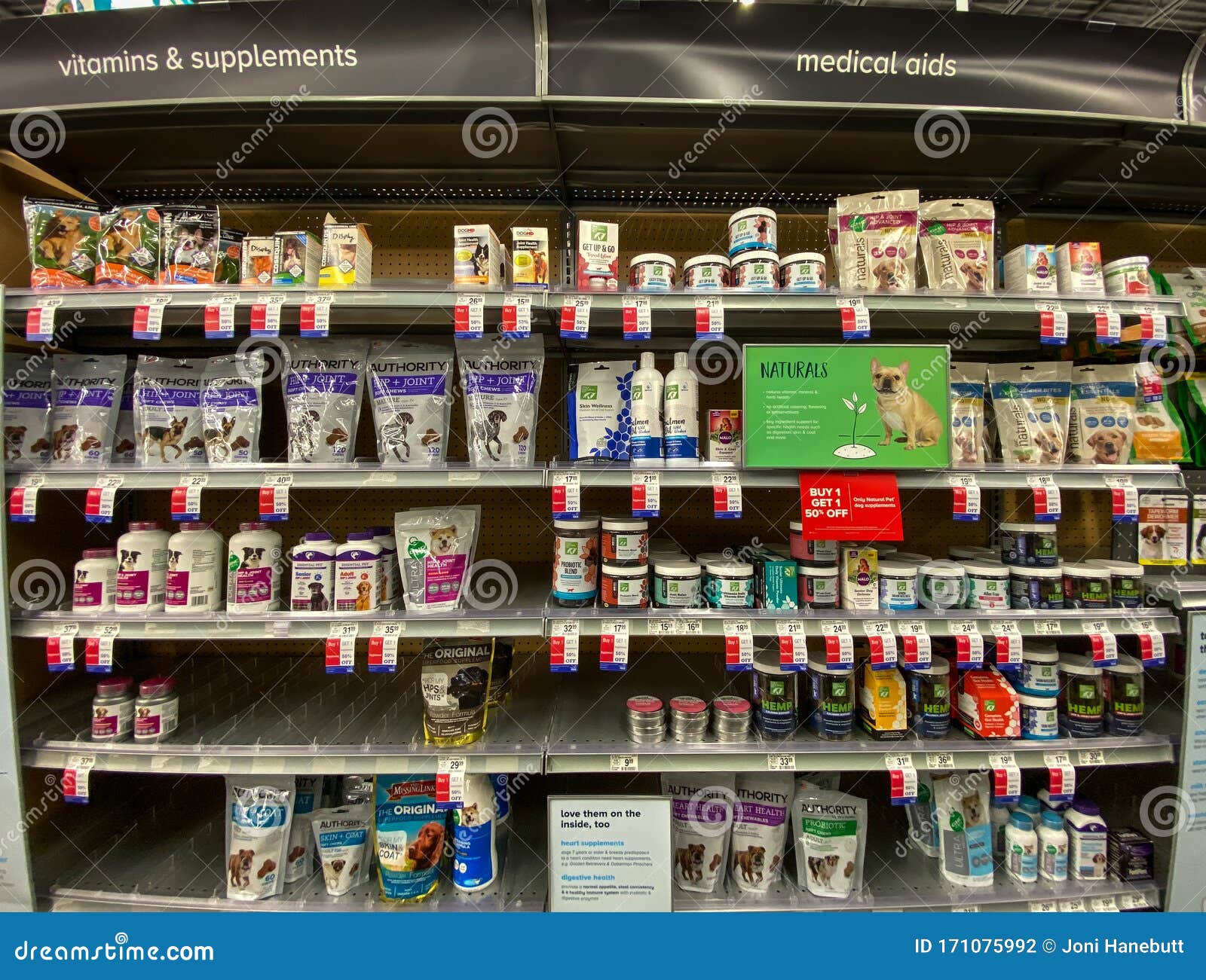 Verslijten vangst Lima Een Display Van Medische Hulpmiddelen Voor Gezelschapsdieren, Vitaminen En  Supplementen Voor Verkoop in Een Petsmart Superstore Redactionele  Fotografie - Image of honds, poot: 171075992