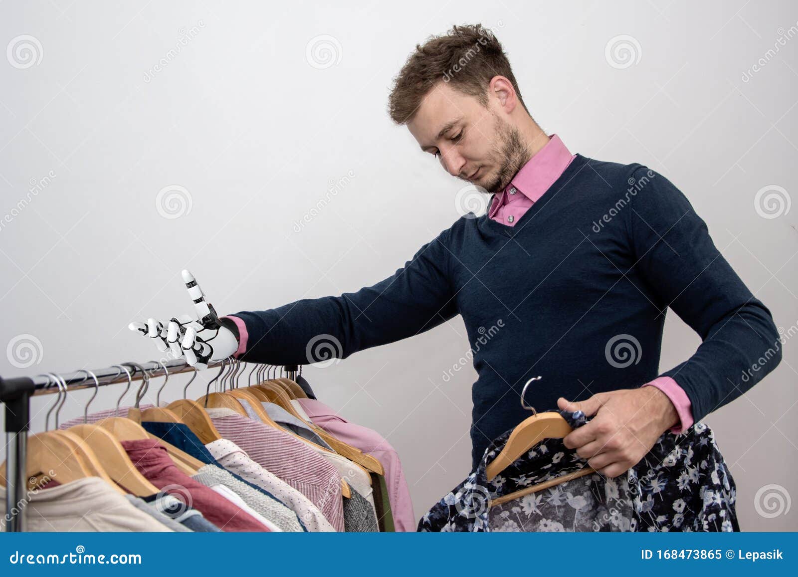 Soms soms blozen dak Een Gehandicapte Man Met Een Prothese Van Een Robot-arm Kiest Kleding Begrip: Aanpassing Van Gehandicapten Aan Het Dagelijks Leve Stock Afbeelding - Image of onbekwaamheid, kunstmatig: 168473865 Soms soms blozen dak Een Gehandicapte Man Met Een Prothese Van Een Robot-arm Kiest Kleding Begrip: Aanpassing Van Gehandicapten Aan Het Dagelijks Leve Stock Afbeelding - Image of onbekwaamheid, kunstmatig: 168473865