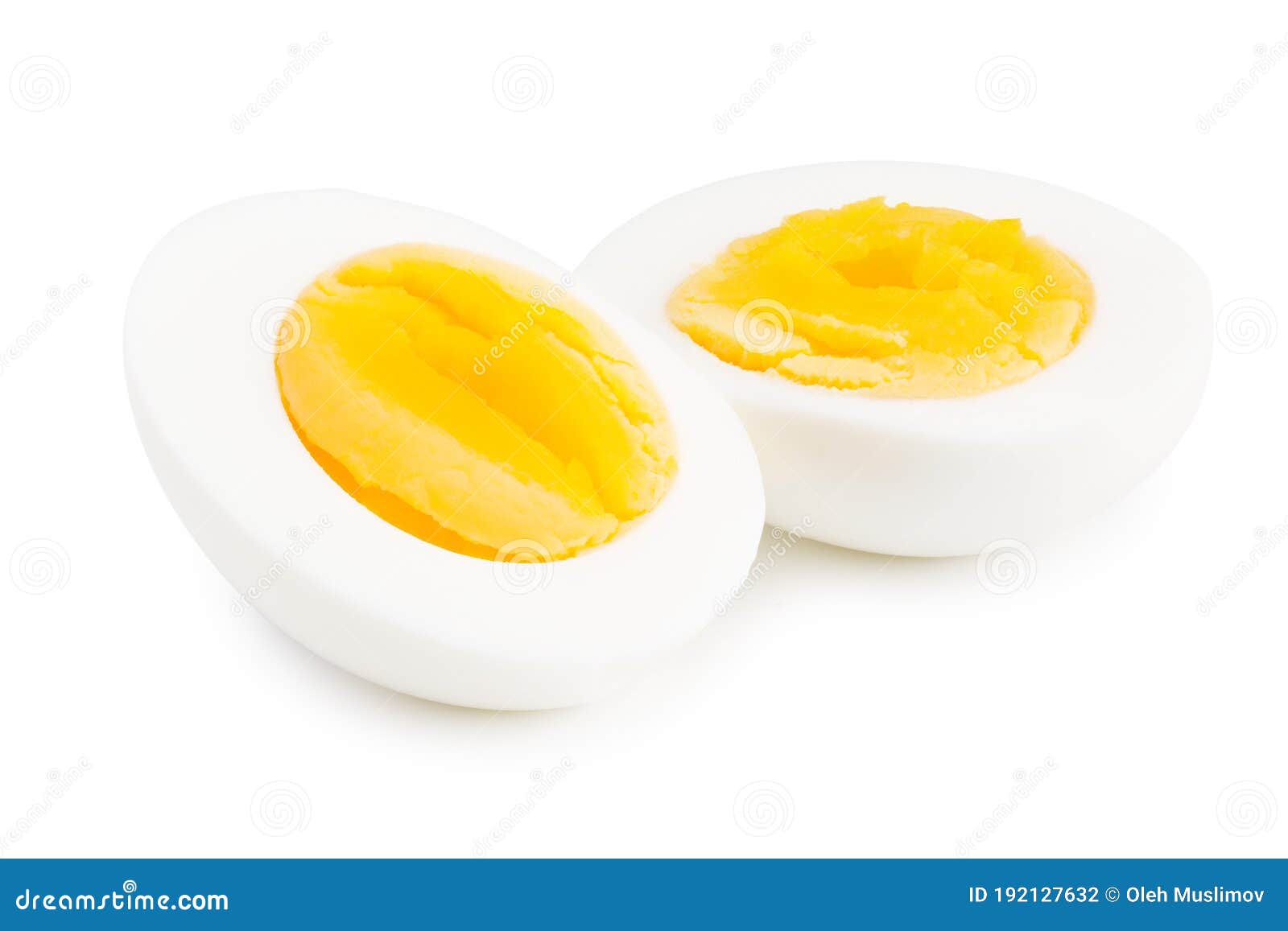 Een Half Gekookt Ei, Geïsoleerd Op Een Witte Achtergrond Stock Foto