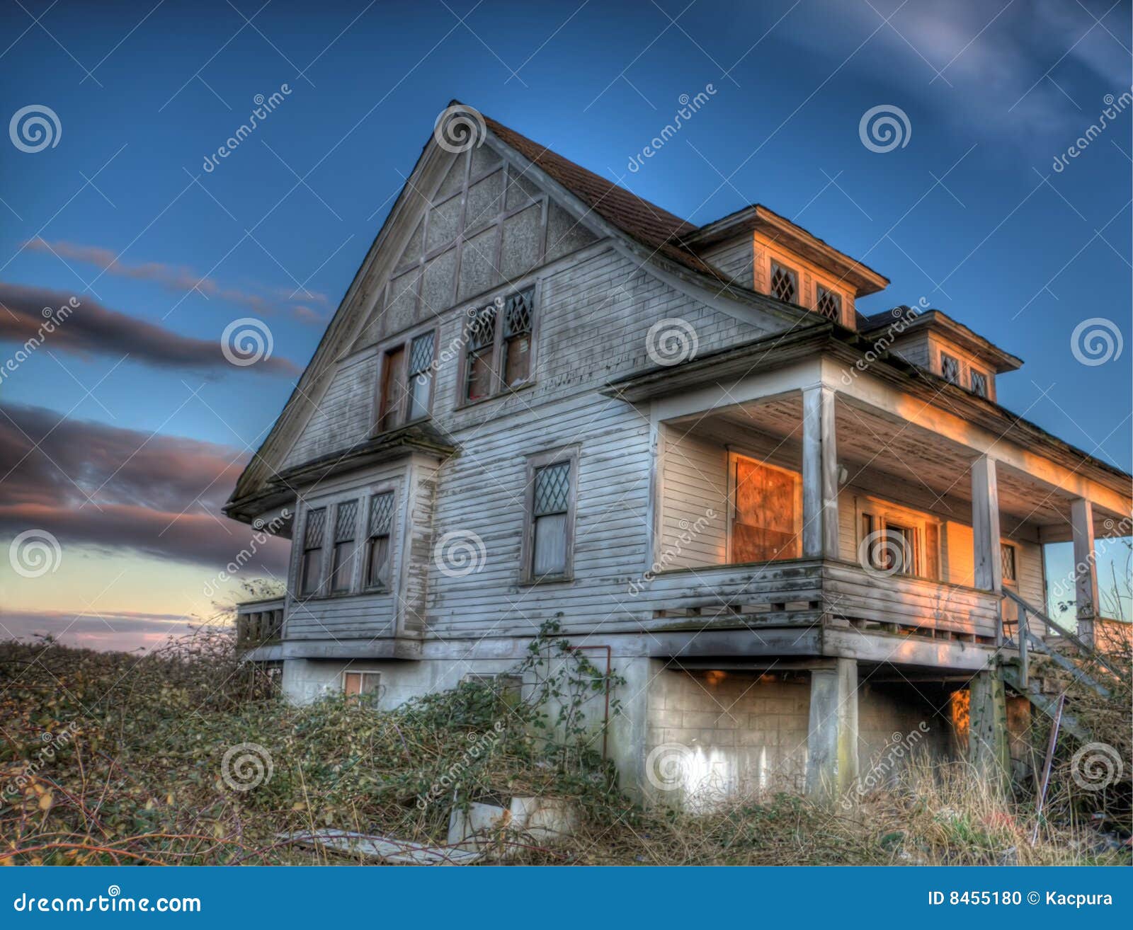 eerie abandoned house