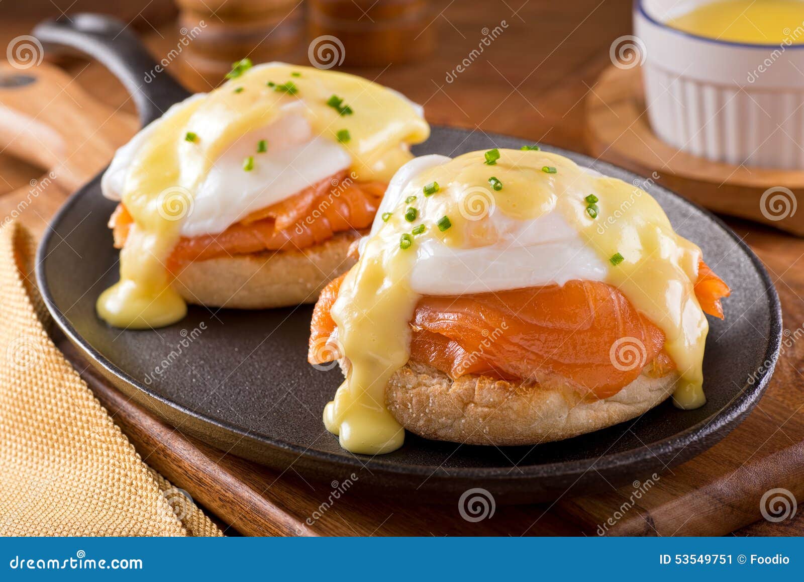 eggs benedict with smoked salmon