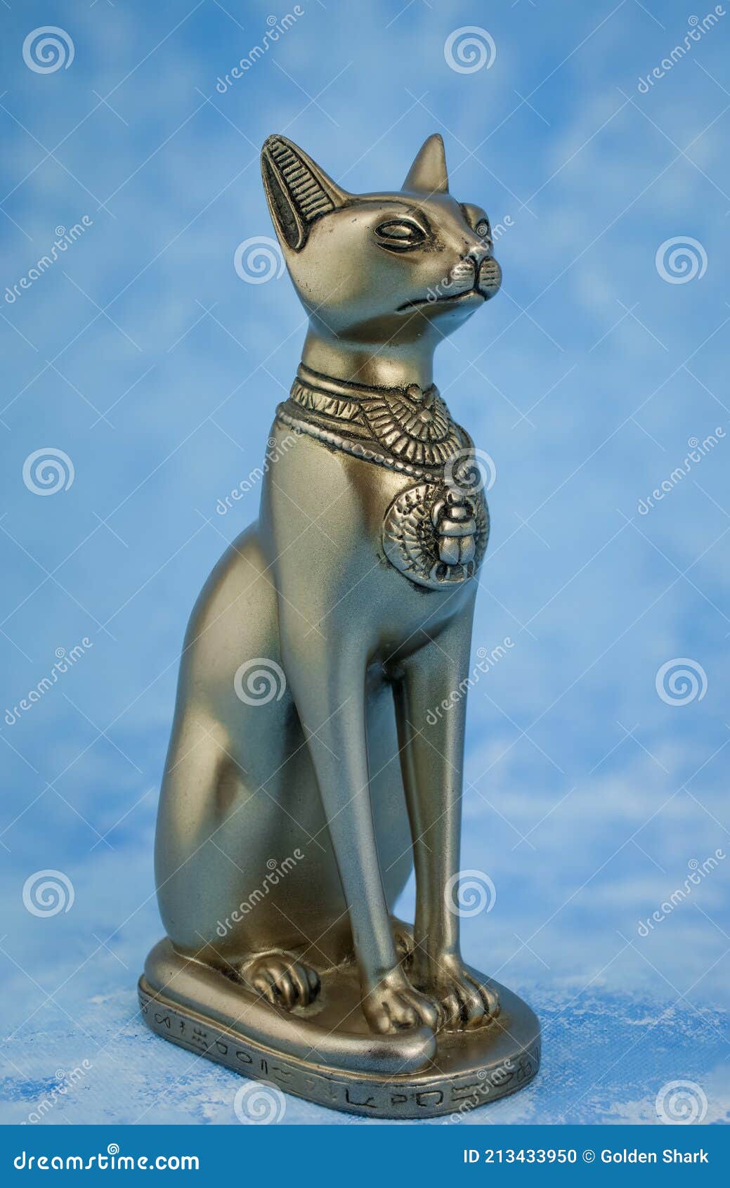 Egyptische Kat Bast of Solar and War Godin Op Blauw Stock Foto - Image of spiritueel, lichaam: