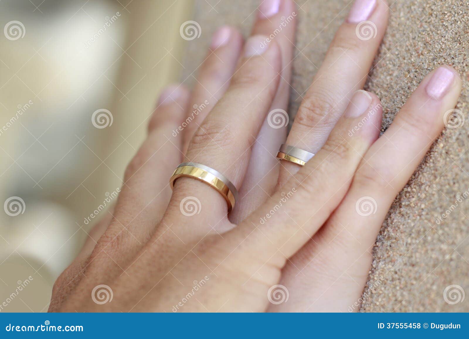 Eheringe Auf Handen Stockfoto Bild Von Hochzeit Ringe