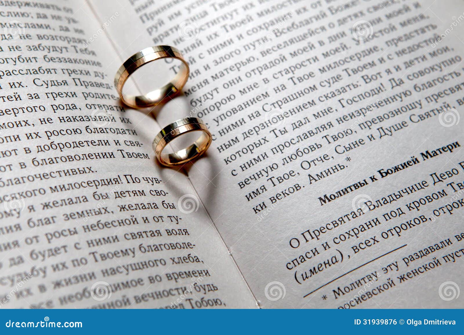 Eheringe in der Bibel stockfoto. Bild von makro, zeremonie 31939876