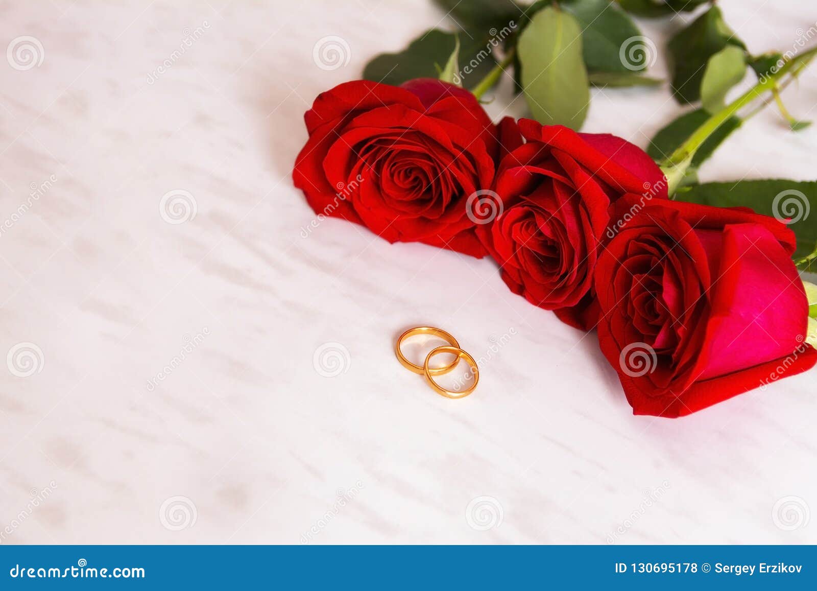 Zwei Eheringe Rote Rosen Fotos Kostenlose Und Royalty Free Stock Fotos Von Dreamstime