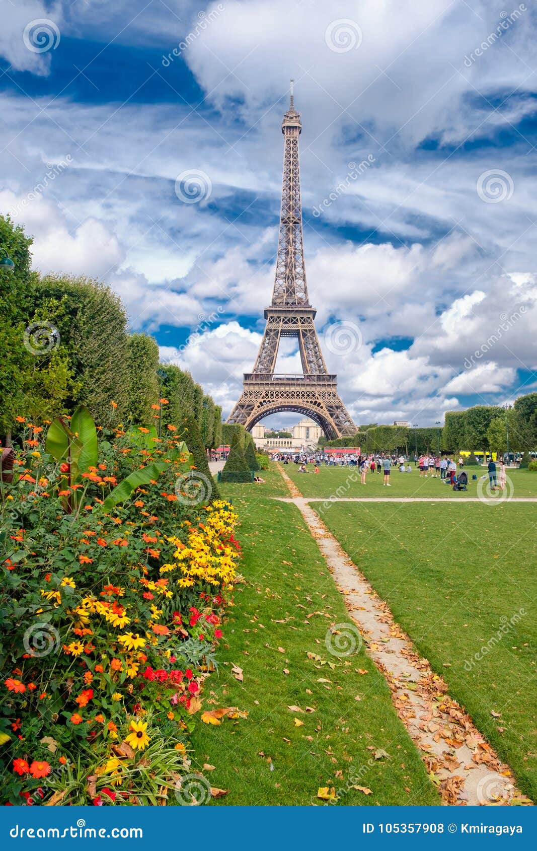 46,500+ Paris Summer Stock Photos, Pictures & Royalty-Free Images - iStock