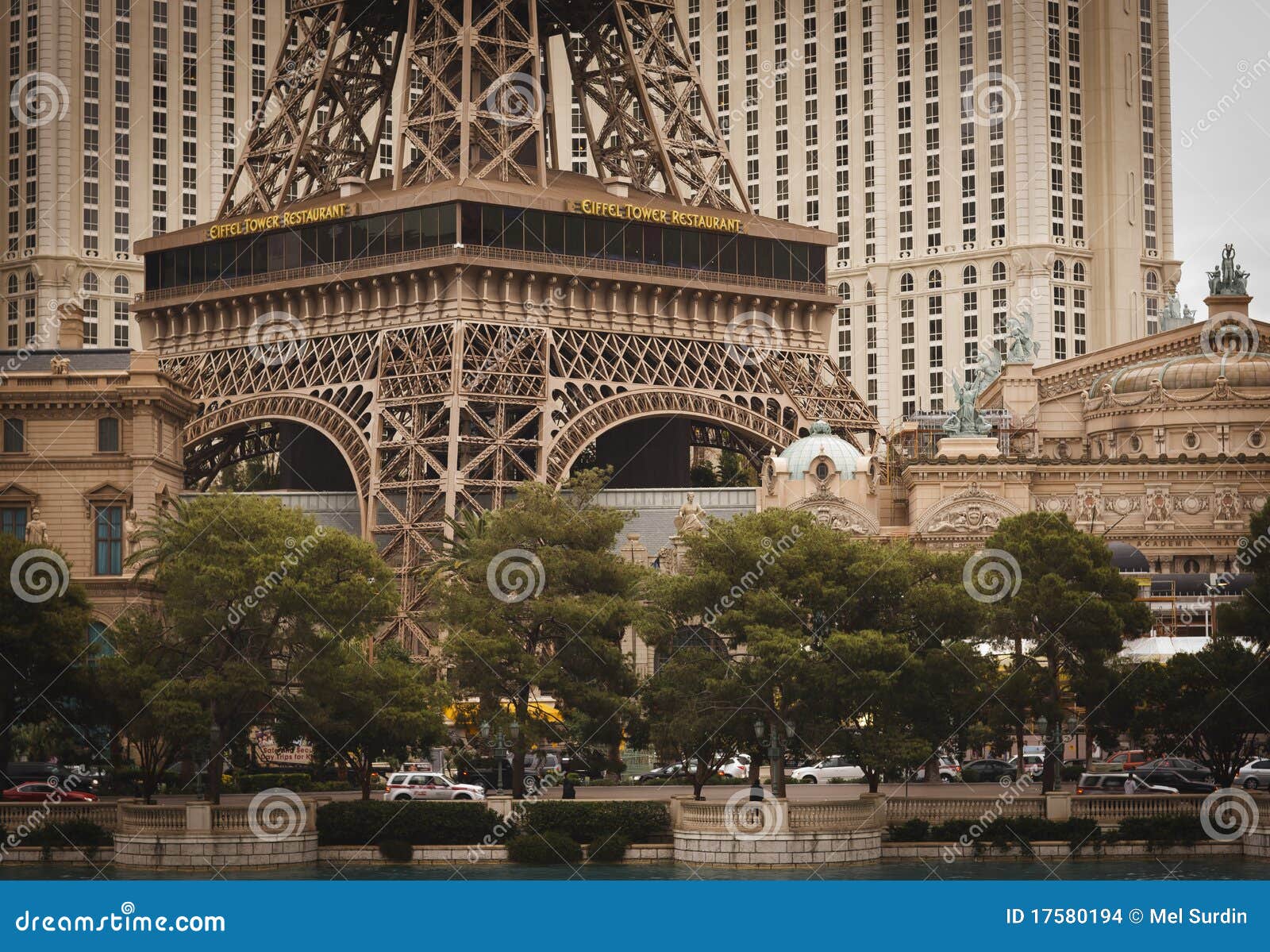 Eiffel Tower Restaurant Las Vegas Nevada Stock Photo 724517434