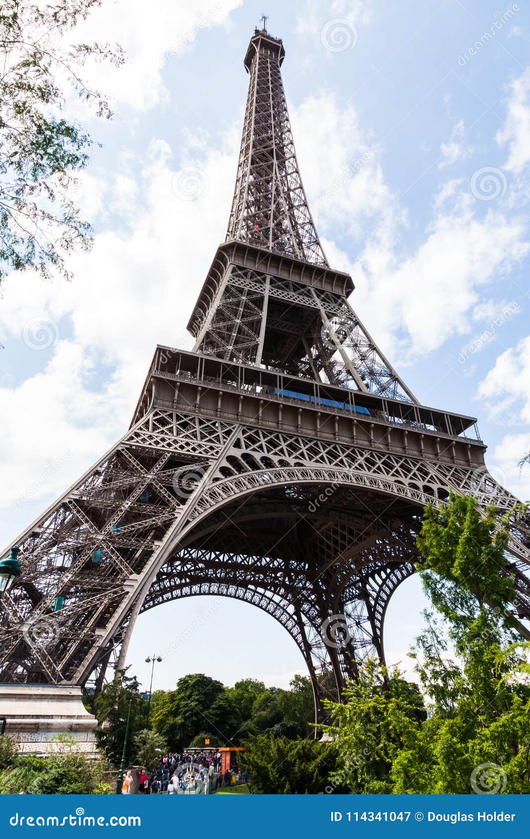 The Eiffel Tower With Tourists Lining Up For Tickets Editorial ...