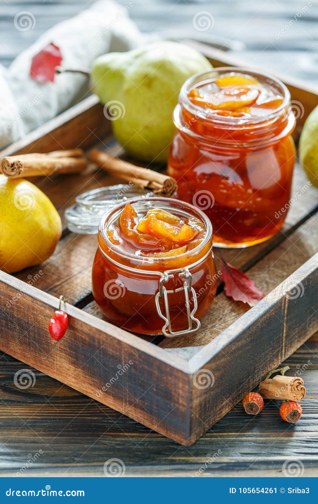 Eigengemaakte Jam Van Peren in Glaskruiken Stock Afbeelding Image of