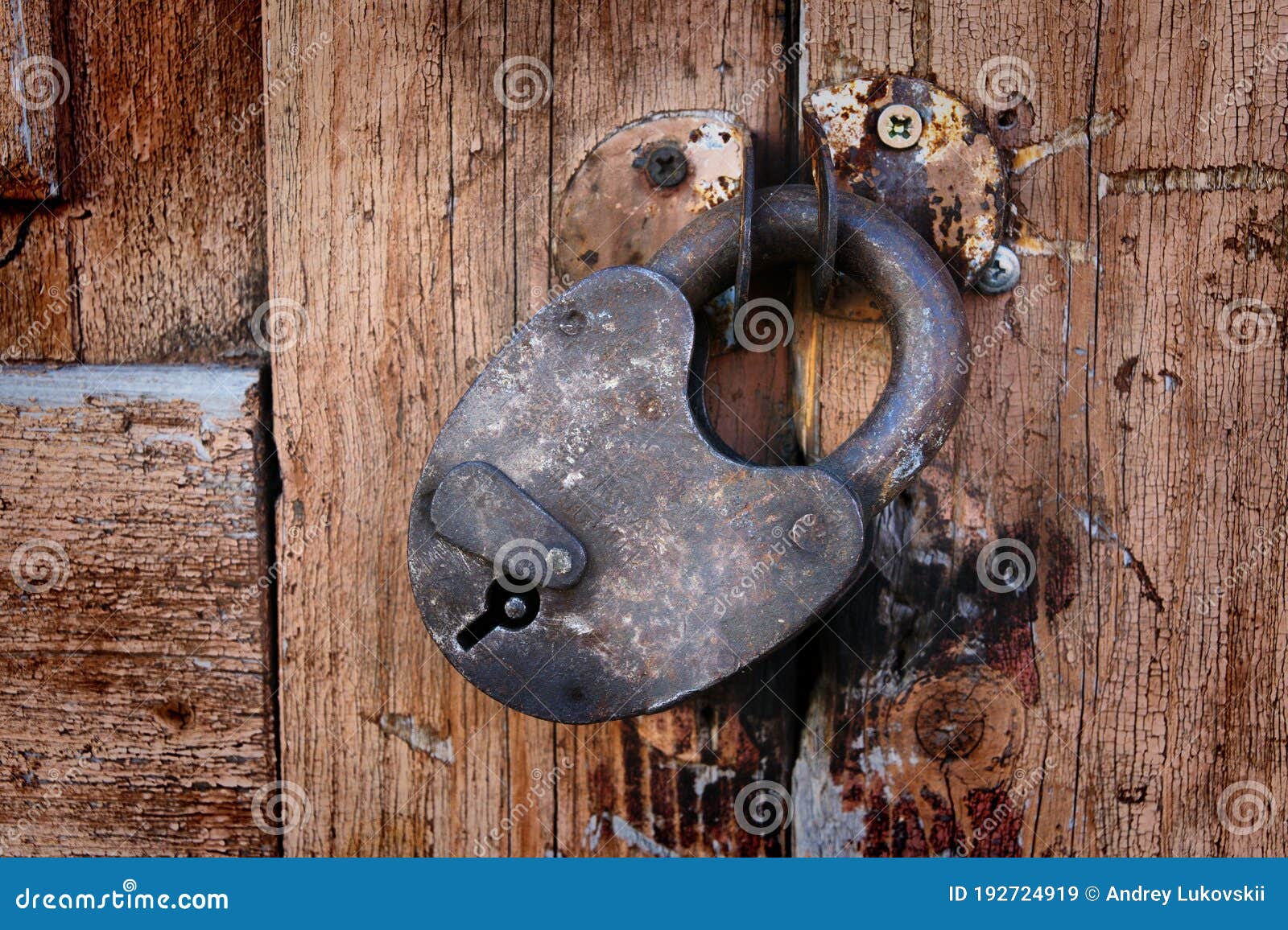 Türe mit schloss verriegelt - ein lizenzfreies Stock Foto von