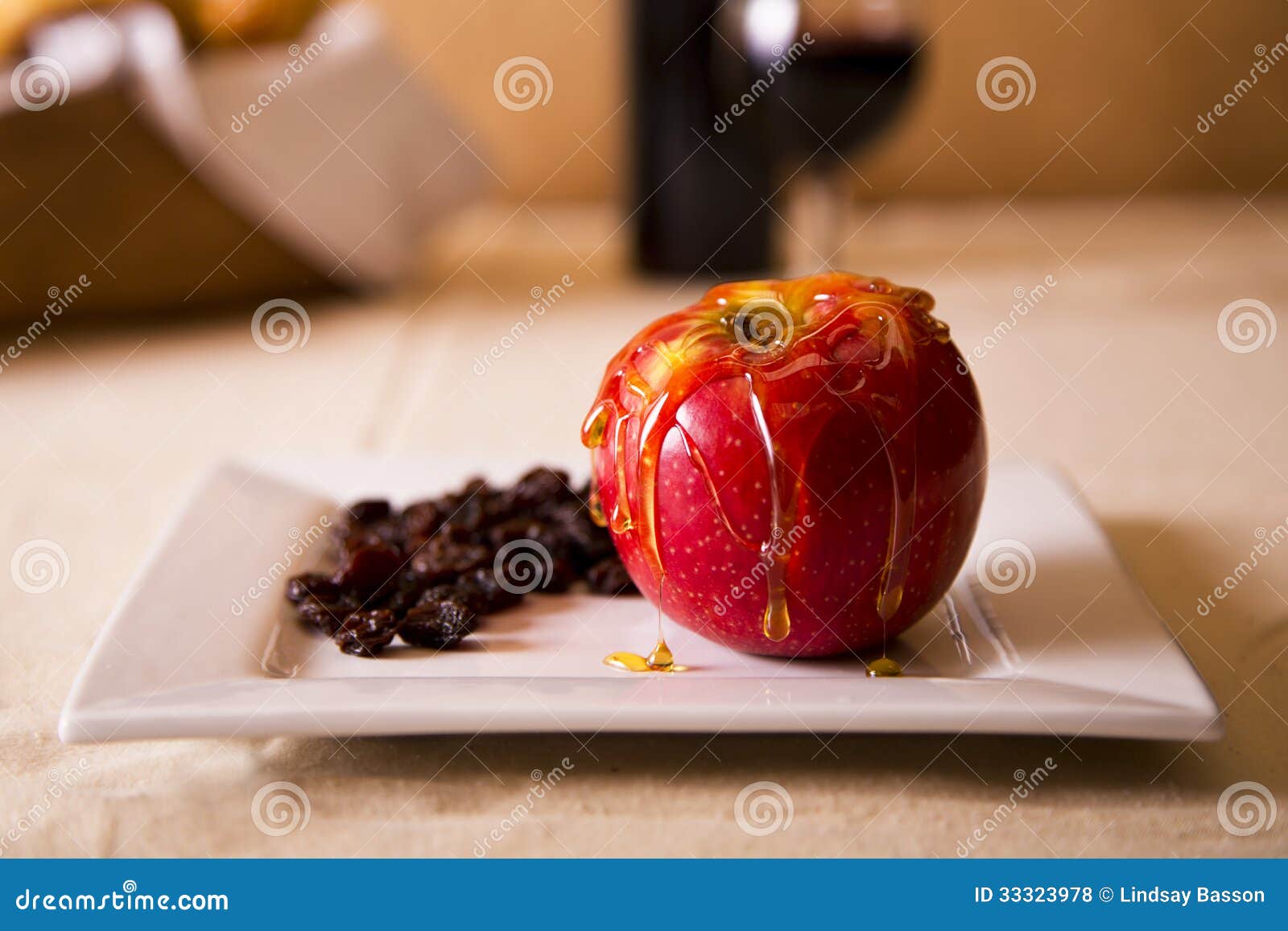 Ein Apfel Nieselte Mit Honig Stockfoto - Bild von hebräisch, gesund ...