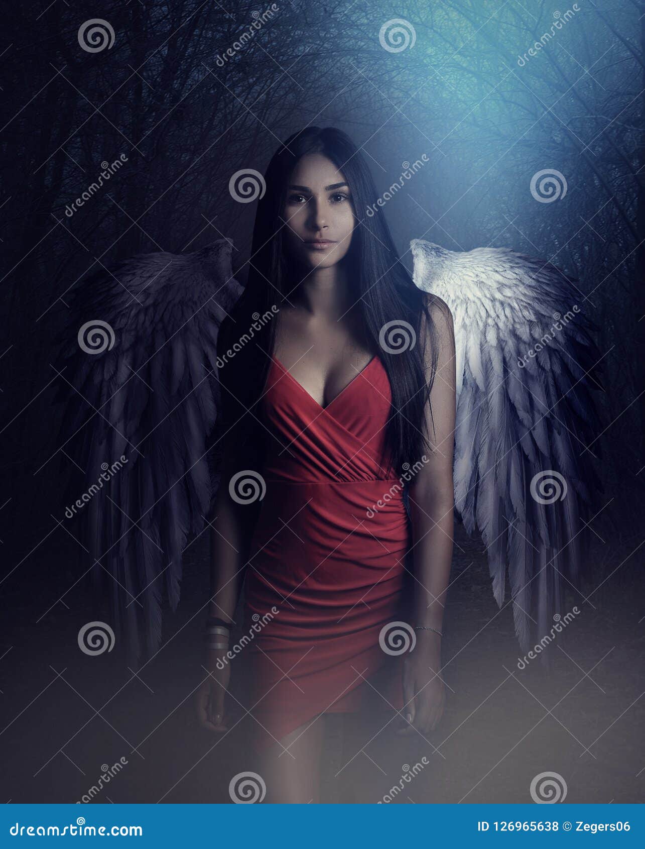 Ein Schoner Weisser Erzengel Abgestiegen Vom Himmel Ein Madchen Mit Einem Sexy Roten Kleid Mit Enormen Weissen Flugeln Stockfoto Bild Von Kleid Erzengel 126965638