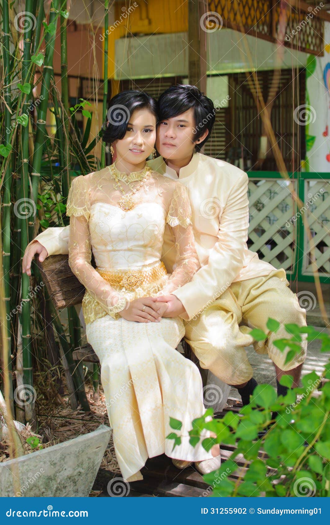 Ein Traditionelles Hochzeitskleid, Thailand. Stockfoto Bild von paare