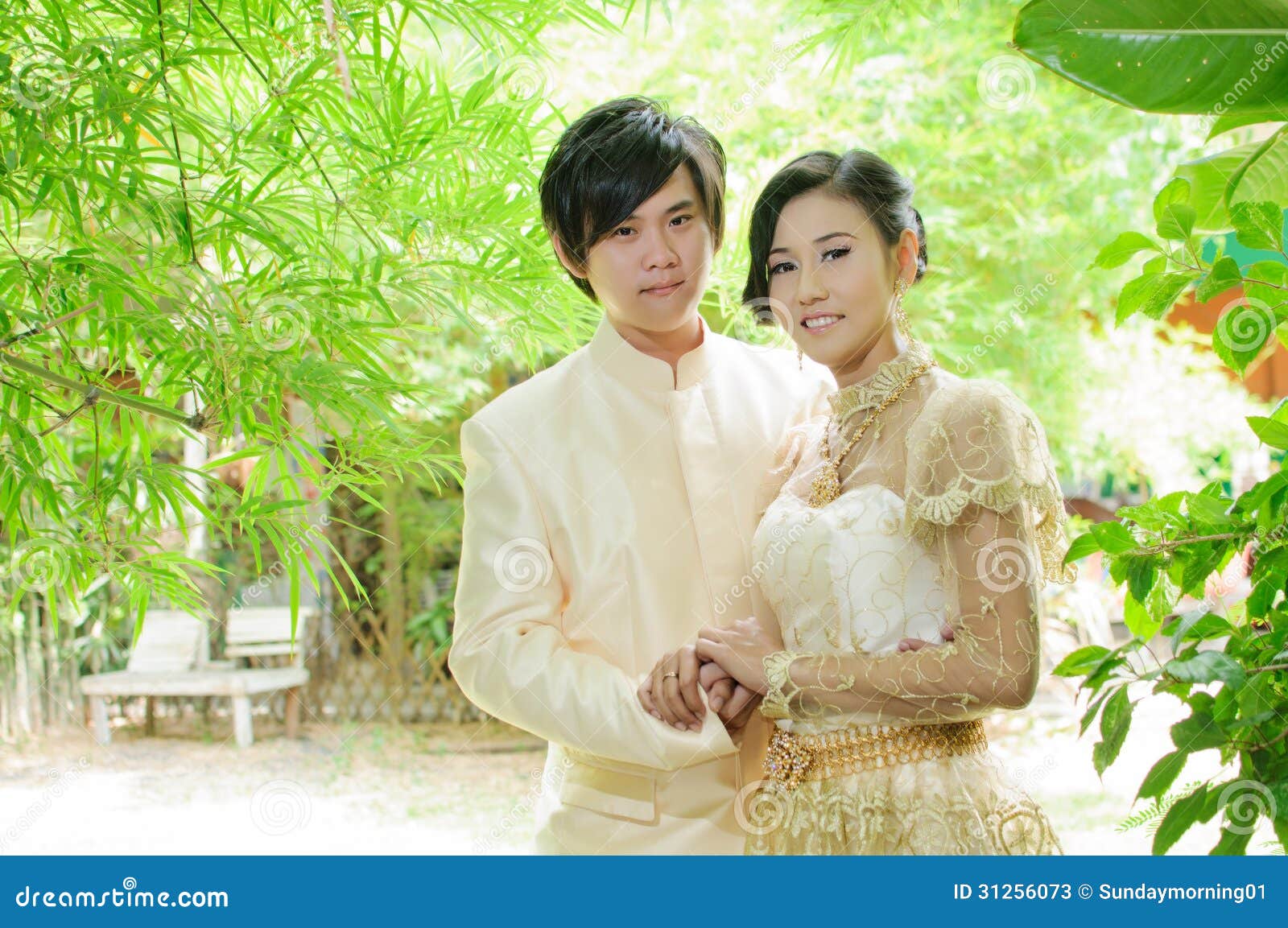 Ein Traditionelles Hochzeitskleid, Thailand. Stockbild - Bild von ehemann,  attraktiv: 31256073