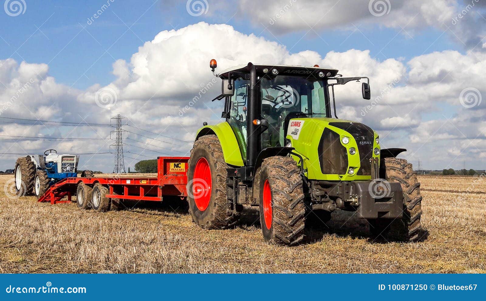 Traktor Claas mit Anhänger