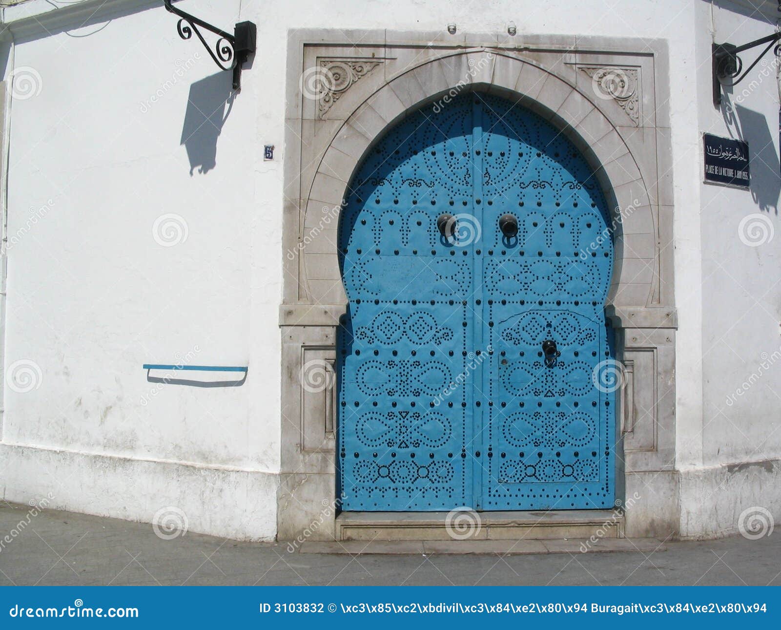 Eine tunesische Tür. Eine Tür in einem tunesischen huose, Tunesien
