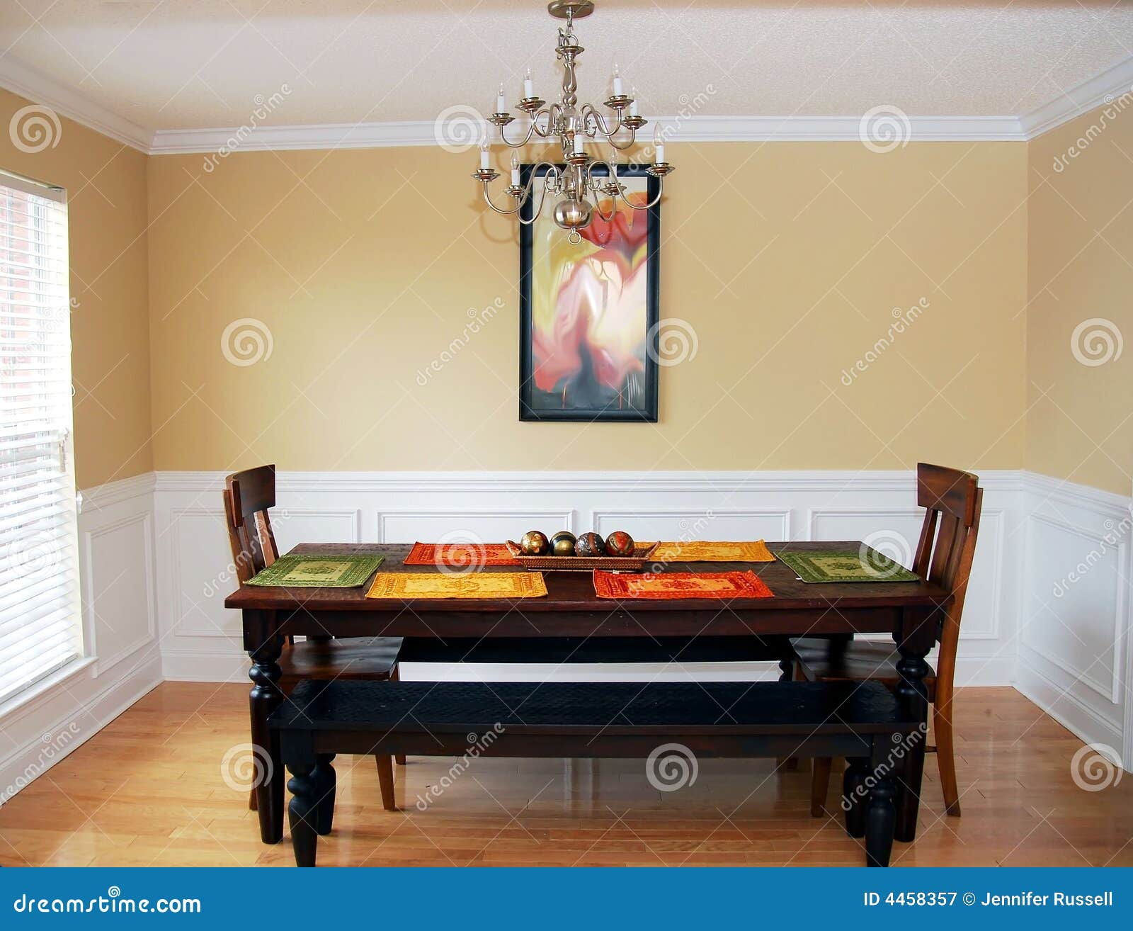 Einfaches Elegantes Esszimmer Stockbild - Bild von formteil, upscale