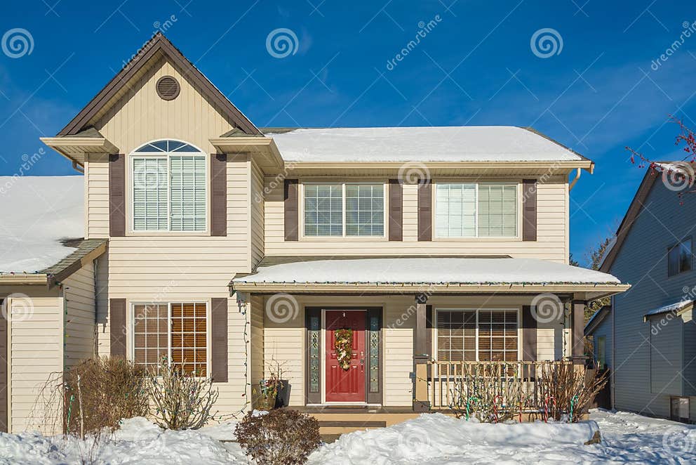 Eingang Des Luxushauses Mit Im Schnee Stockbild Bild von
