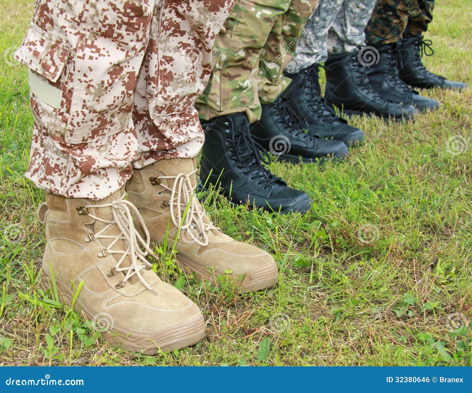 Ejército, botas militares foto de archivo. Imagen - 32380646