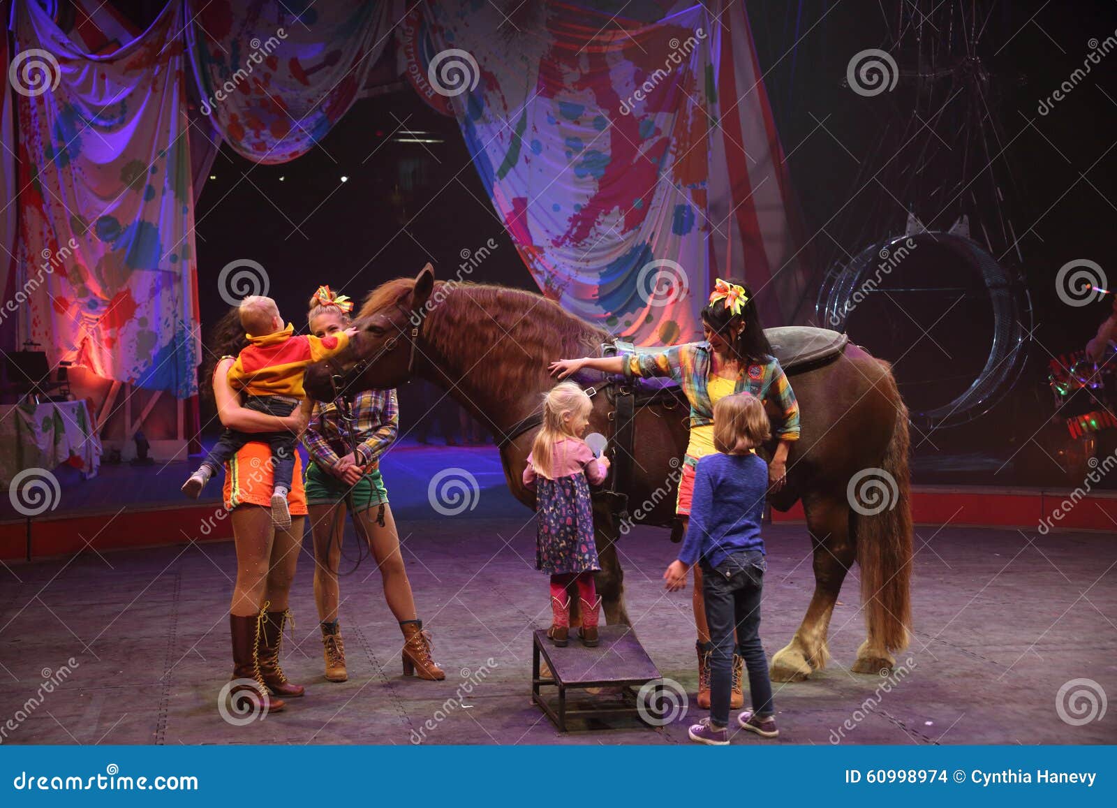 Artistas circenses imagen de archivo editorial. Imagen de caballo - 60998974, image size:1600x1157