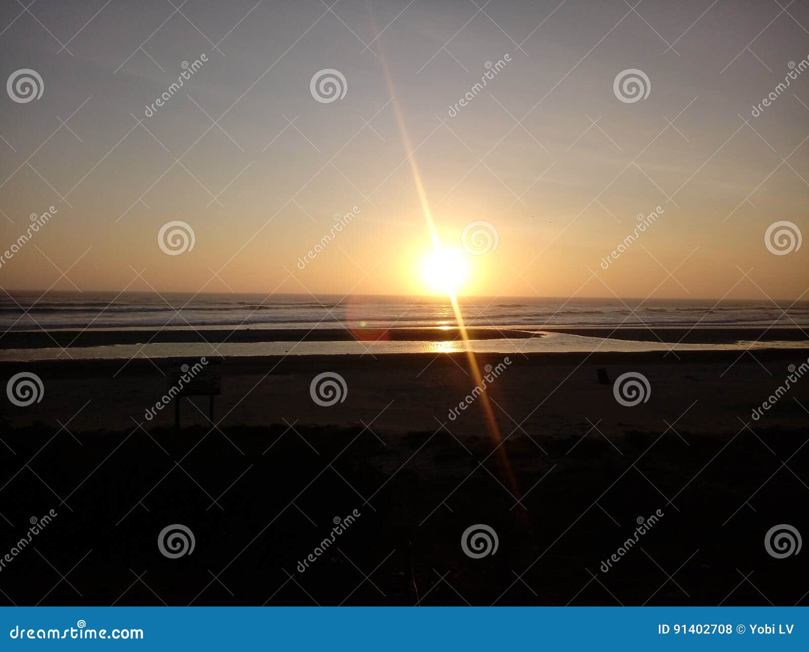 El Atardecer Del Sol En El Mar Stock Photo - Image of playa, hermosa