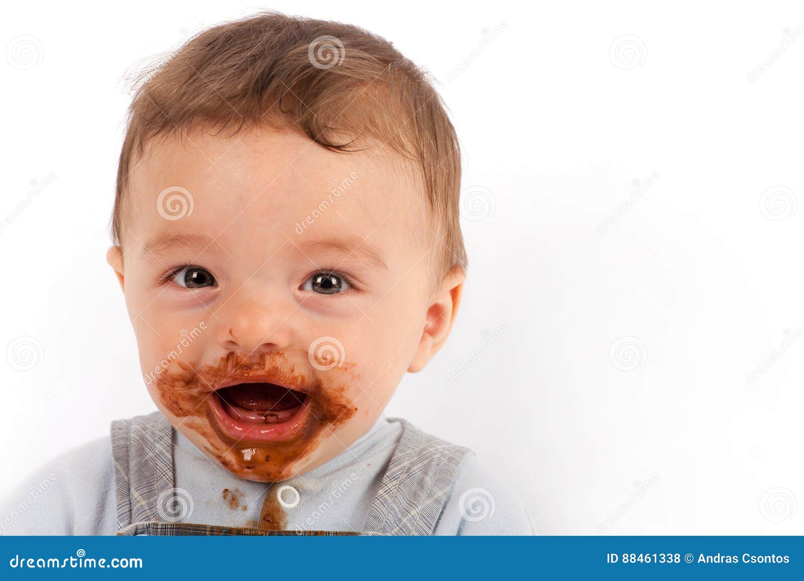 El Bebe Feliz Come El Chocolate Foto De Archivo Imagen De Coma Lindo