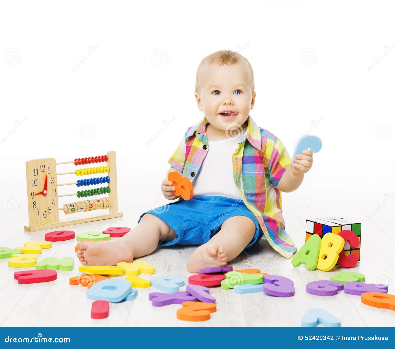 El Bebé Que Juega Los Juguetes De La Educación, Alfabeto Del Juego Del Niño Pone Letras A Los Números L Foto de archivo - Imagen de alfabeto, juego: 52429342