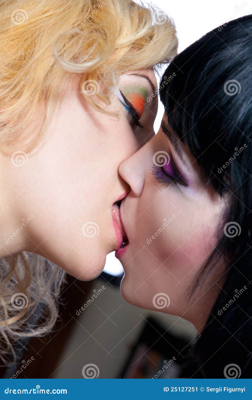 поцелуй женщины с женщиной лесби фото 91