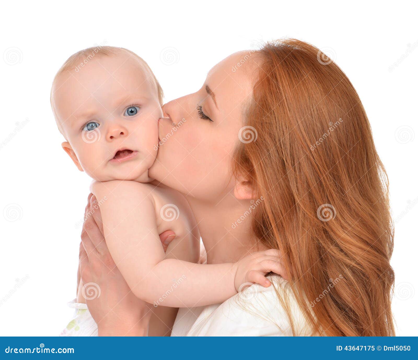 мать целует дочери грудь фото 101