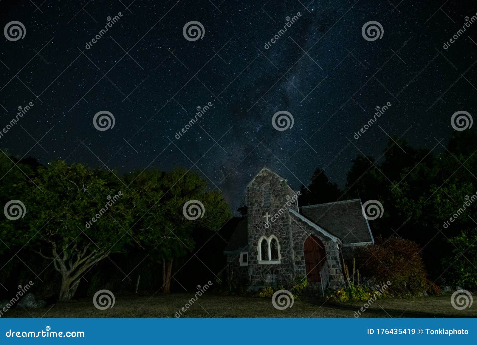 El Camino Lechoso Sobre St. Kentigerns Iglesia Cristiana Nueva Zelanda 19 De Marzo De 2020 Imagen de archivo - Imagen de iglesia, famoso: 176435419 El Camino Lechoso Sobre St. Kentigerns Iglesia Cristiana Nueva Zelanda 19 De Marzo De 2020 Imagen de archivo - Imagen de iglesia, famoso: 176435419
