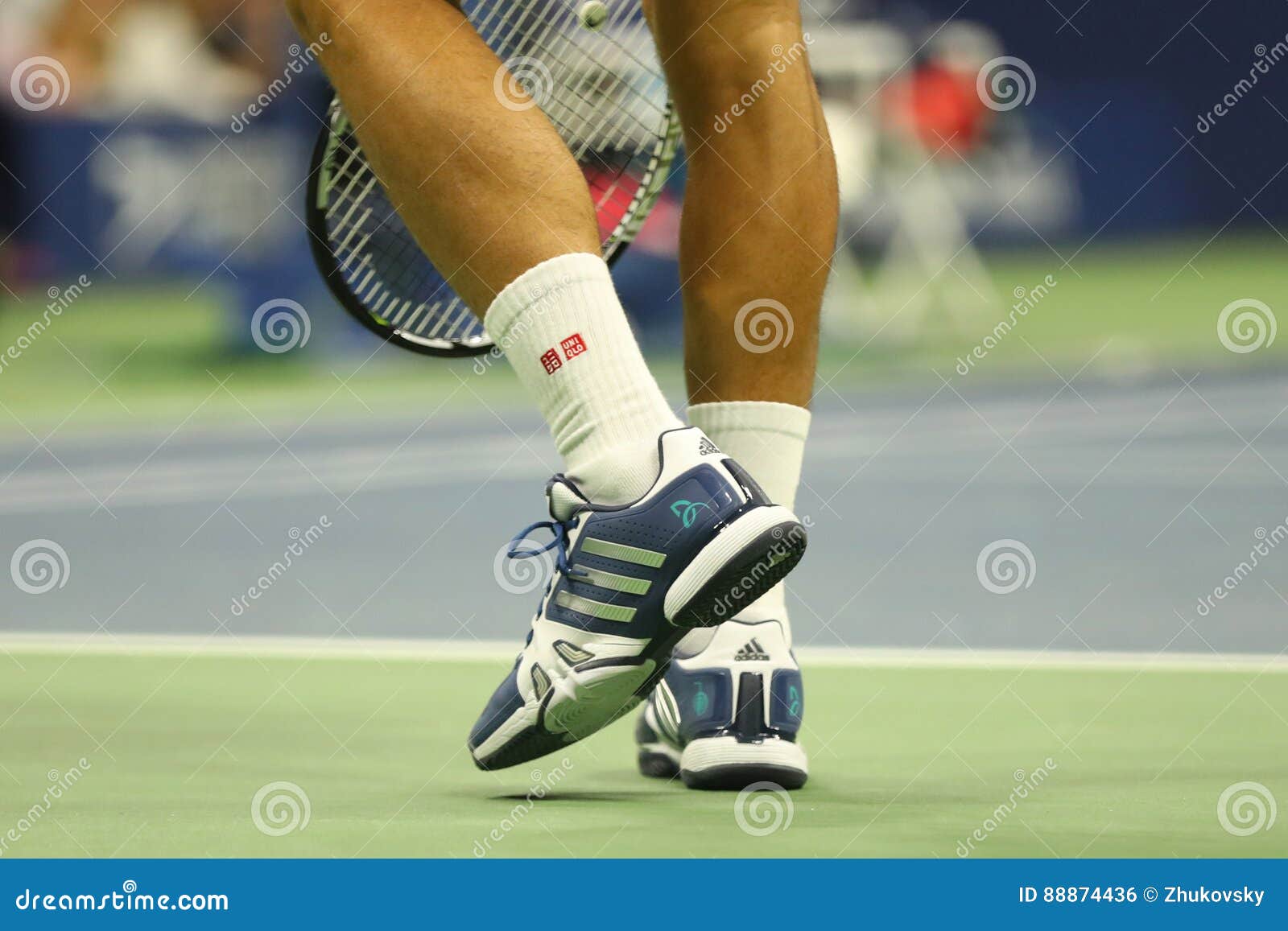 Campeón Novak Djokovic Del Grand Slam De Serbia Lleva Las Zapatos Tenis De Encargo Adidas Partido En El US Open 201 Foto editorial - de estadio, serbio: 88874436