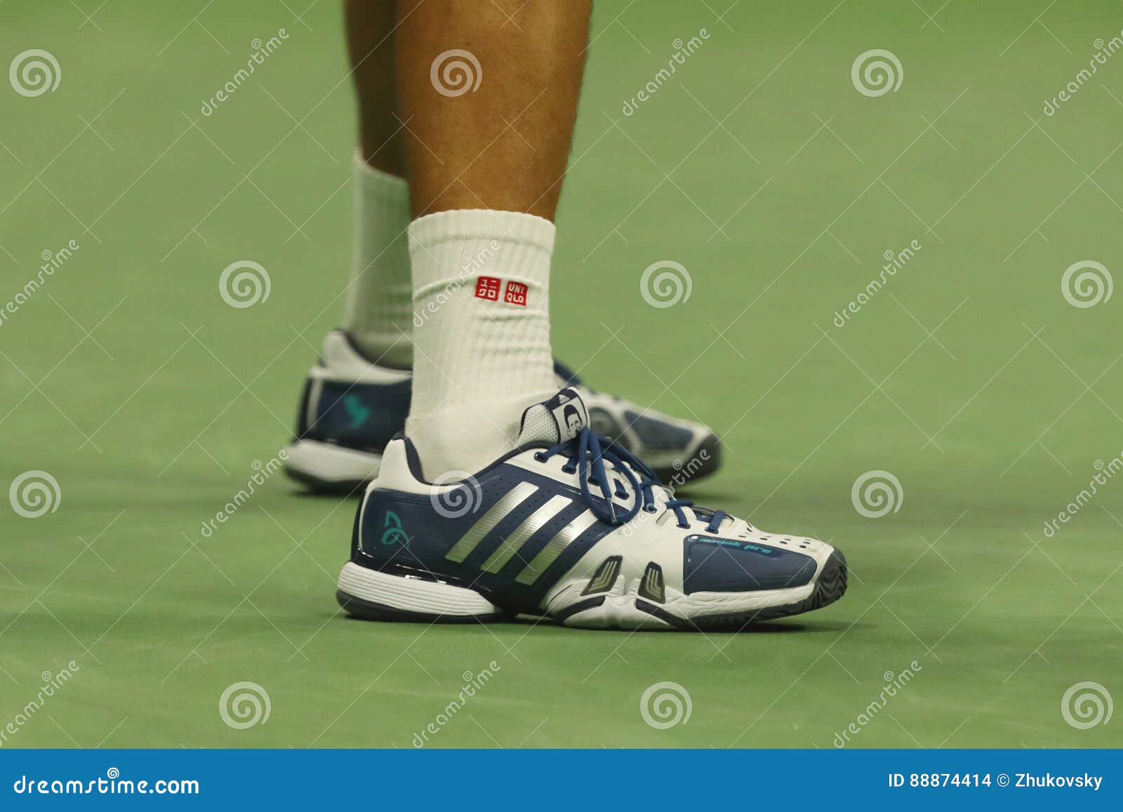El Campeón Novak Djokovic Grand Slam De Serbia Lleva Las Zapatos Tenis De Encargo De Adidas Partido Final El US Op Imagen de archivo editorial - Imagen de golpe,