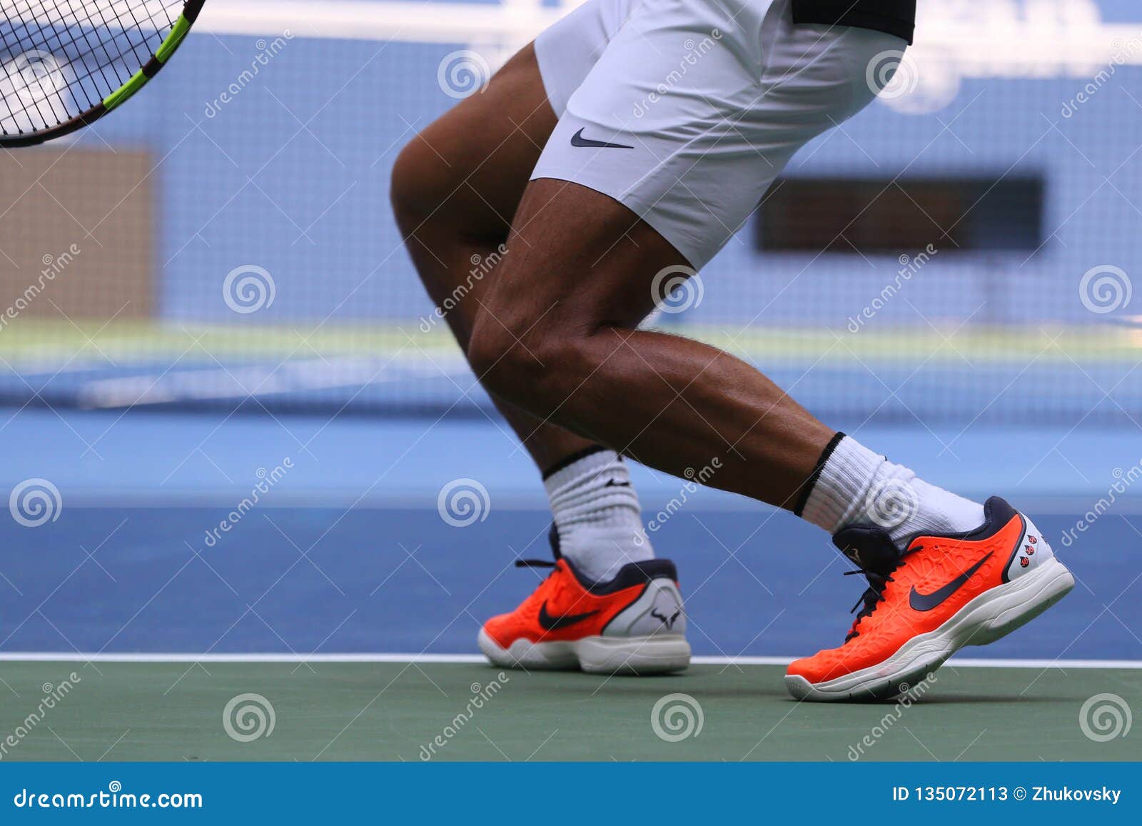 El Campeón Rafael Nadal De Slam España Lleva Las Zapatos Tenis De Encargo De Nike Durante El US Open Foto de archivo editorial - Imagen de puntas, 135072113