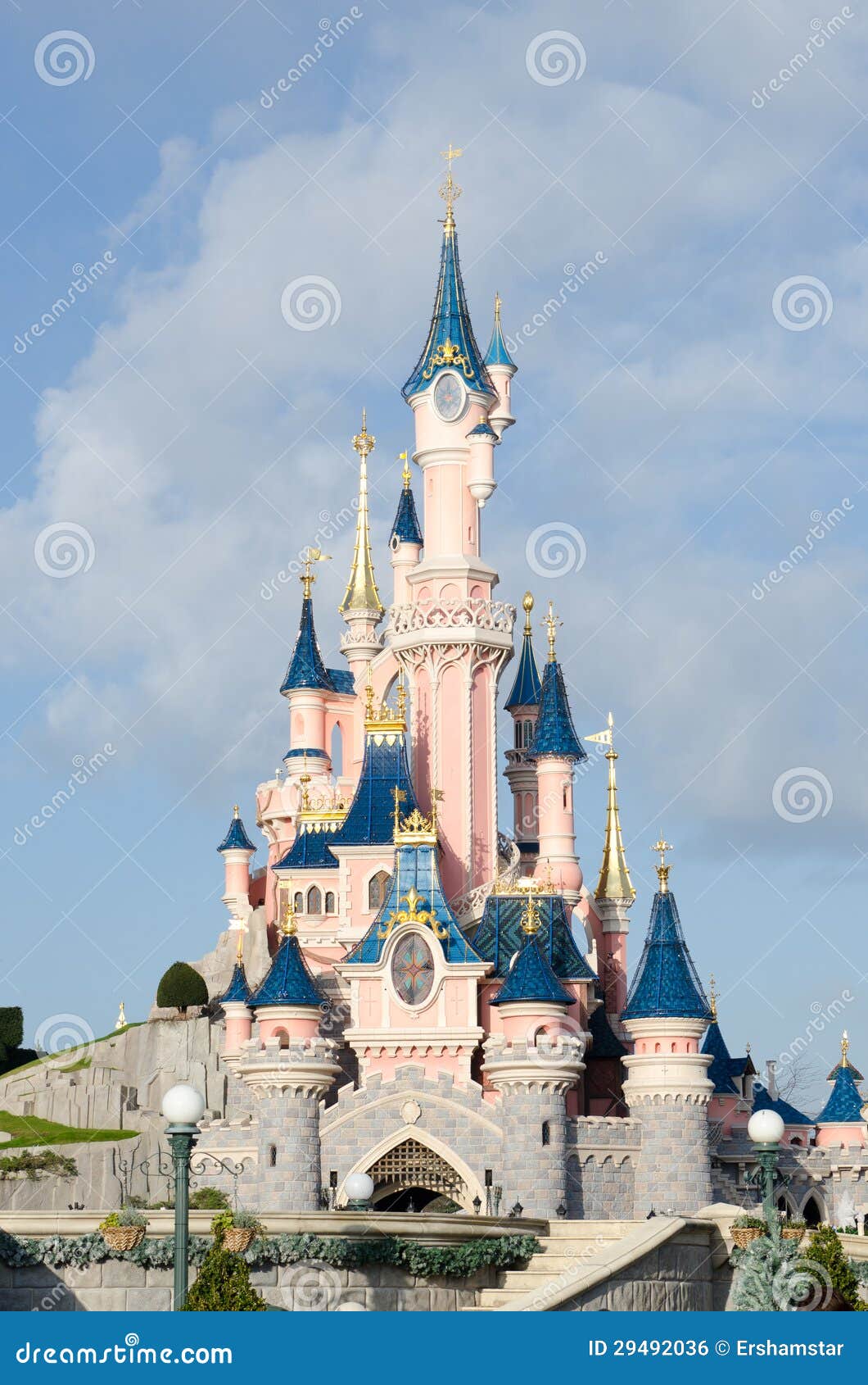 El Castillo De Cenicienta En Disneyland París, Francia Foto editorial -  Imagen de francia, tema: 29492036