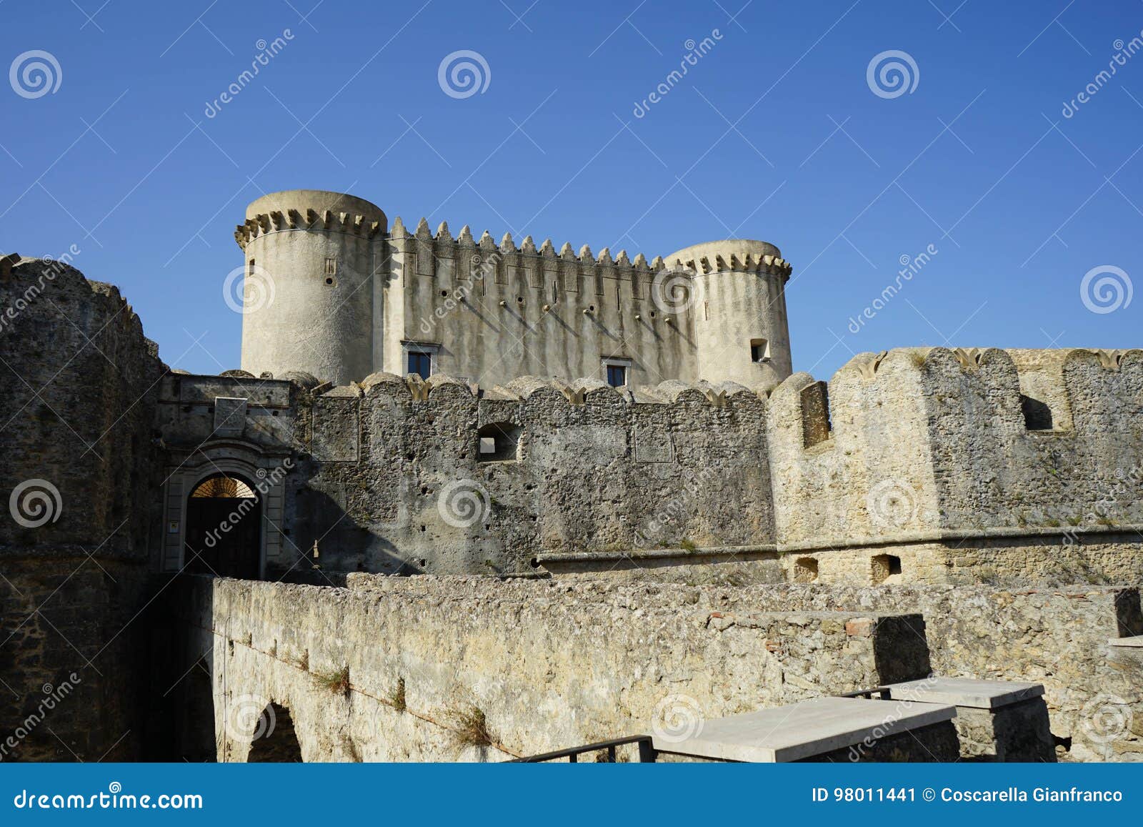 El Castillo De Santa Severina, Calabria Italia Foto editorial