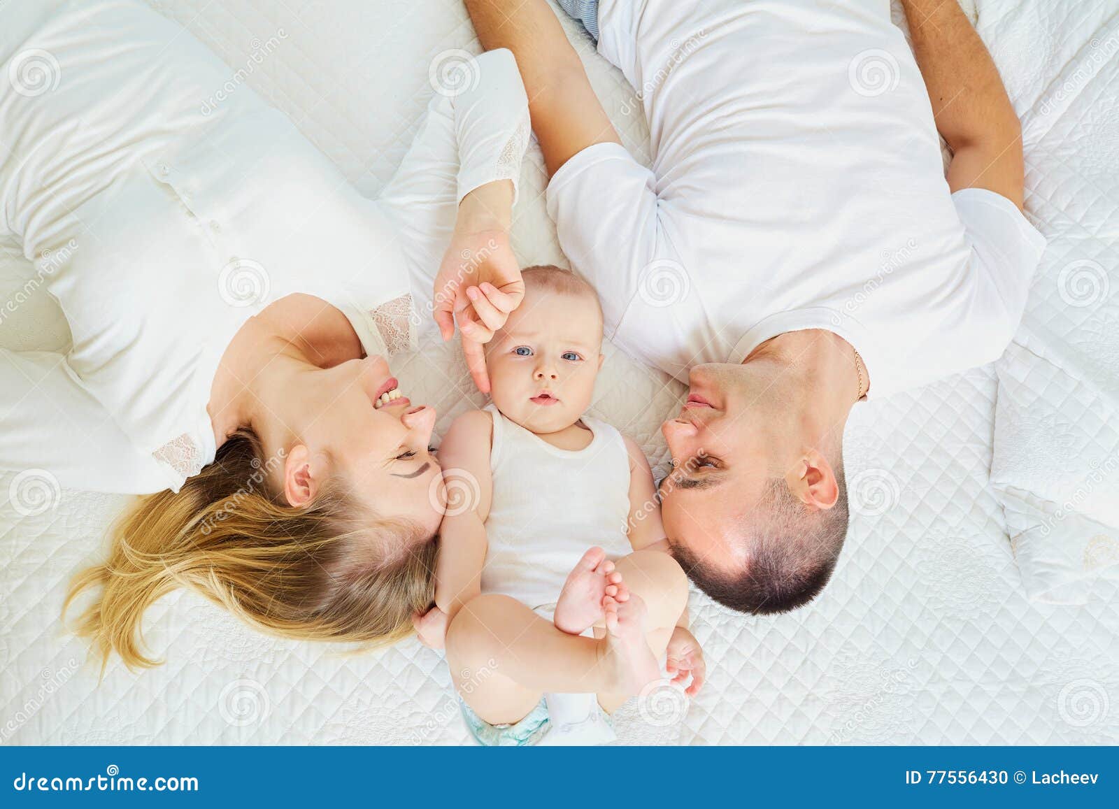 17 678 Familia Feliz Mama Papa Bebe Fotos Libres De Derechos Y Gratuitas De Dreamstime 17 678 Familia Feliz Mama Papa Bebe Fotos Libres De Derechos Y Gratuitas De Dreamstime