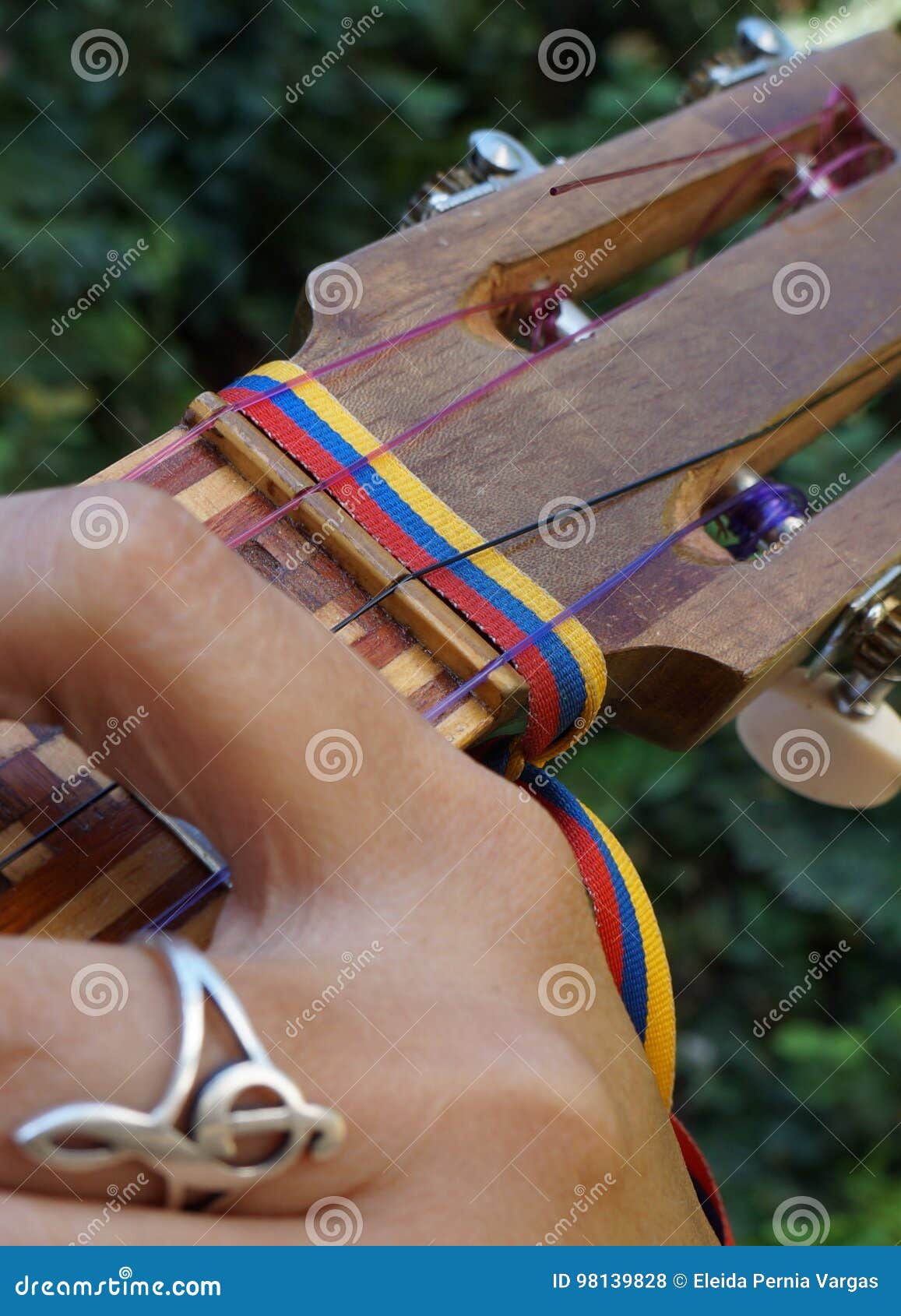 el cuatro, venezuelan musical instrument