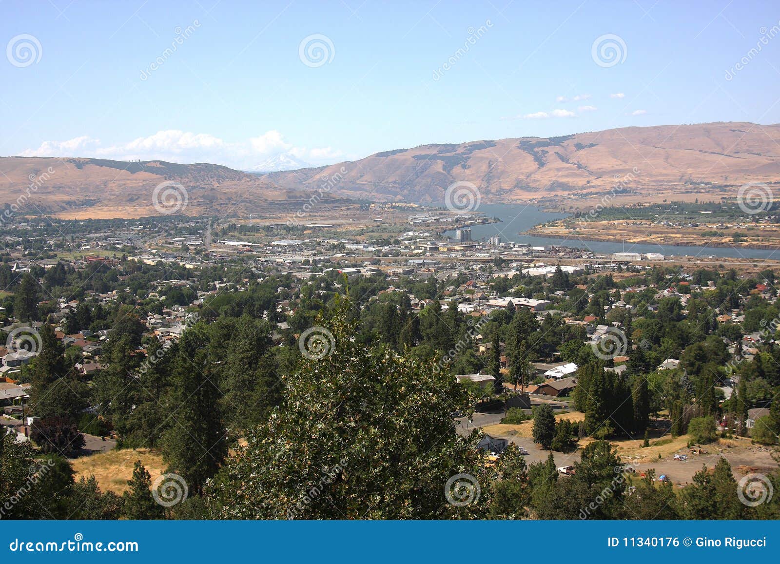 El Dalles Oregon. foto de archivo. Imagen de farmlands 11340176
