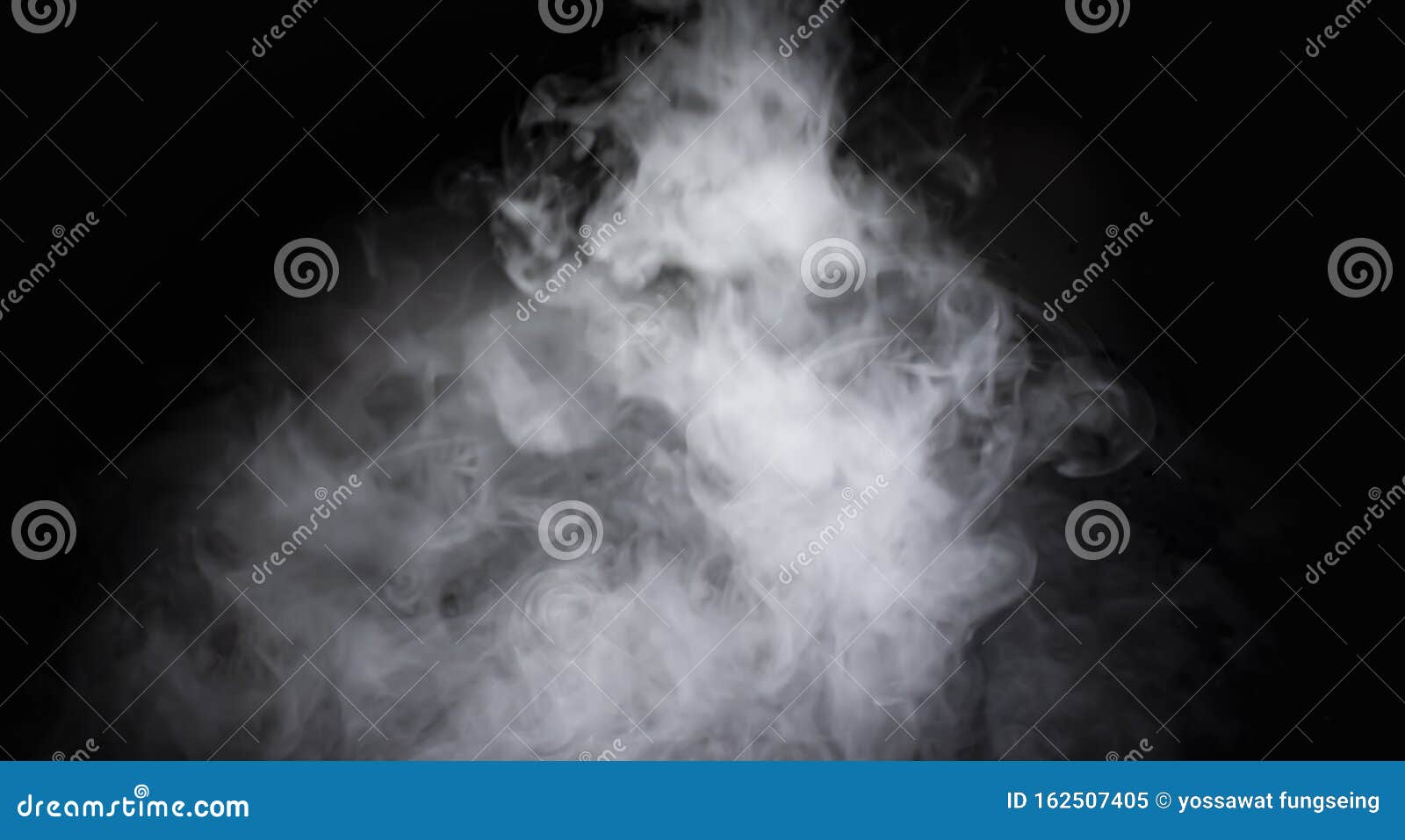 El Humo Del Hielo Seco Flota En El Fondo Negro Imagen de archivo - Imagen  de niebla, blanco: 162507405