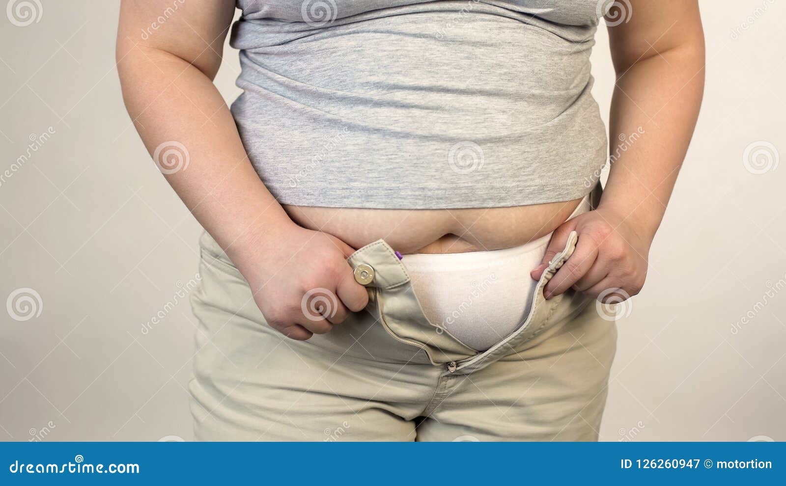 El Intentar Femenino Gordo Abotonar Los Pantalones, Obesidad, Vientre Caído,  Tamaño Extra Grande Imagen de archivo - Imagen de forma, talla: 126260947