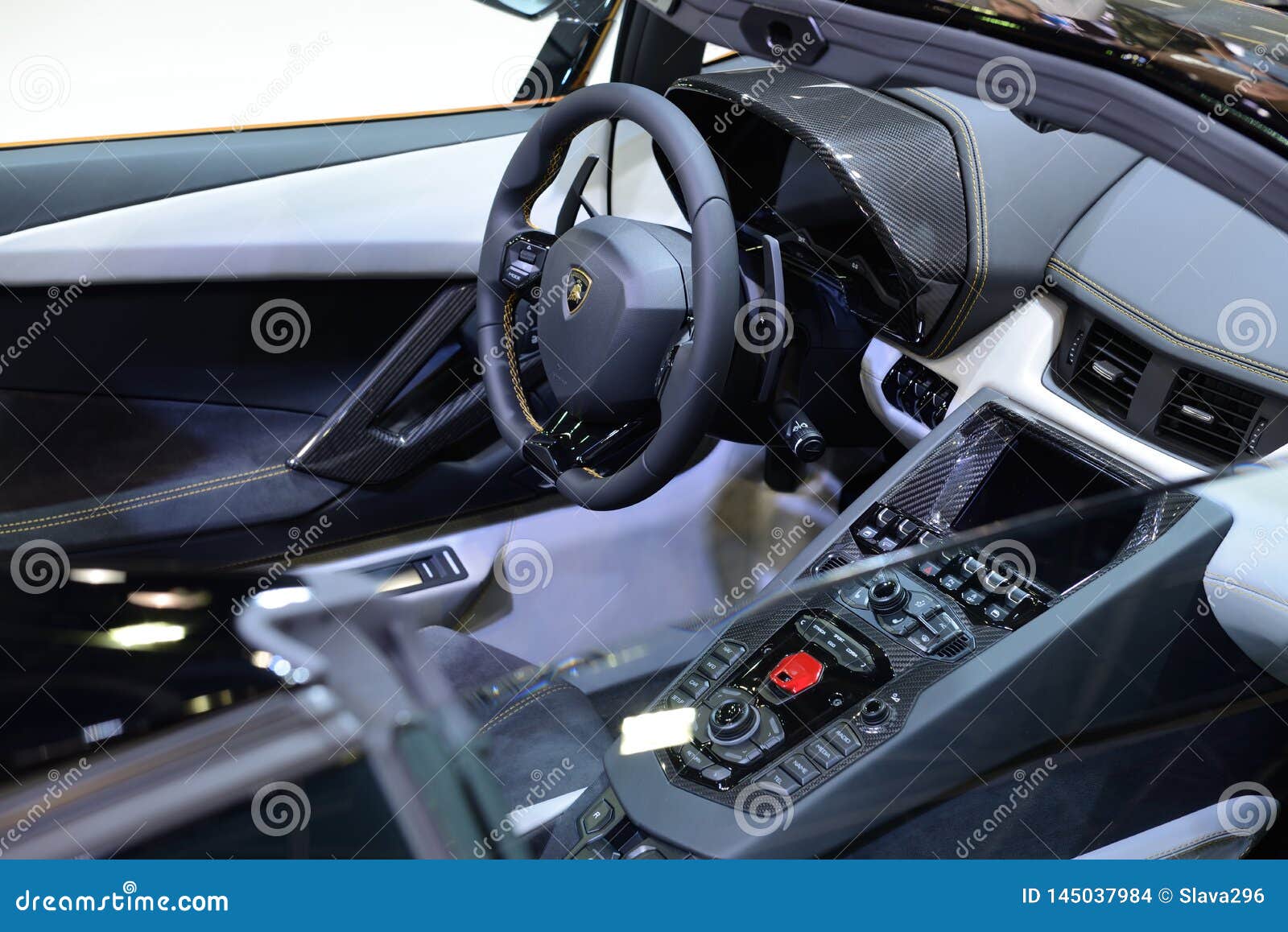 El Interior Del Autom?vil Descubierto De Lamborghini Aventador S Sportscar  Imagen de archivo editorial - Imagen de lujoso, recorrido: 145037984