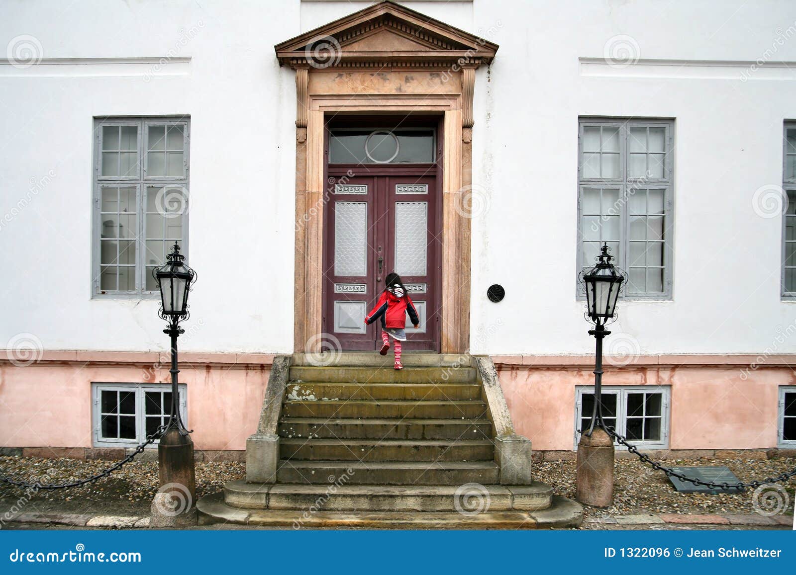 El ir a casa foto de archivo. Imagen de hermoso, lindo 1322096