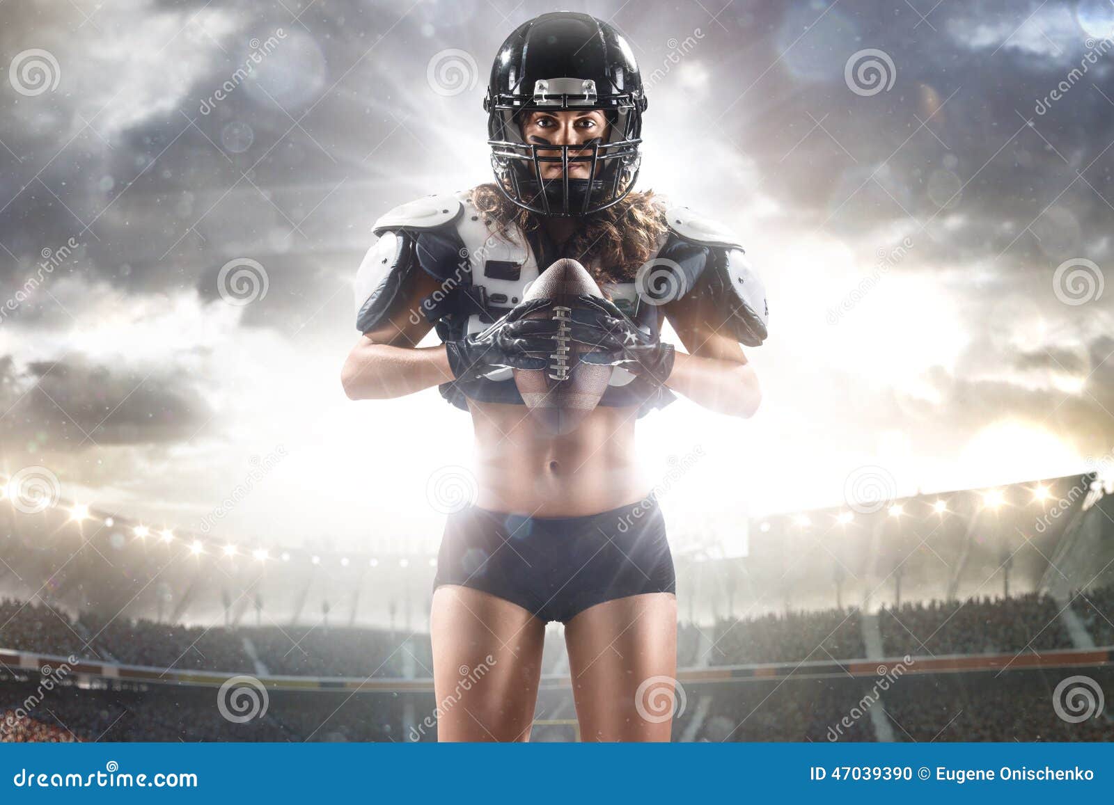 Feminino jogador de futebol americano em uniforme — Fotografias de Stock ©  DmitryPoch #132271496