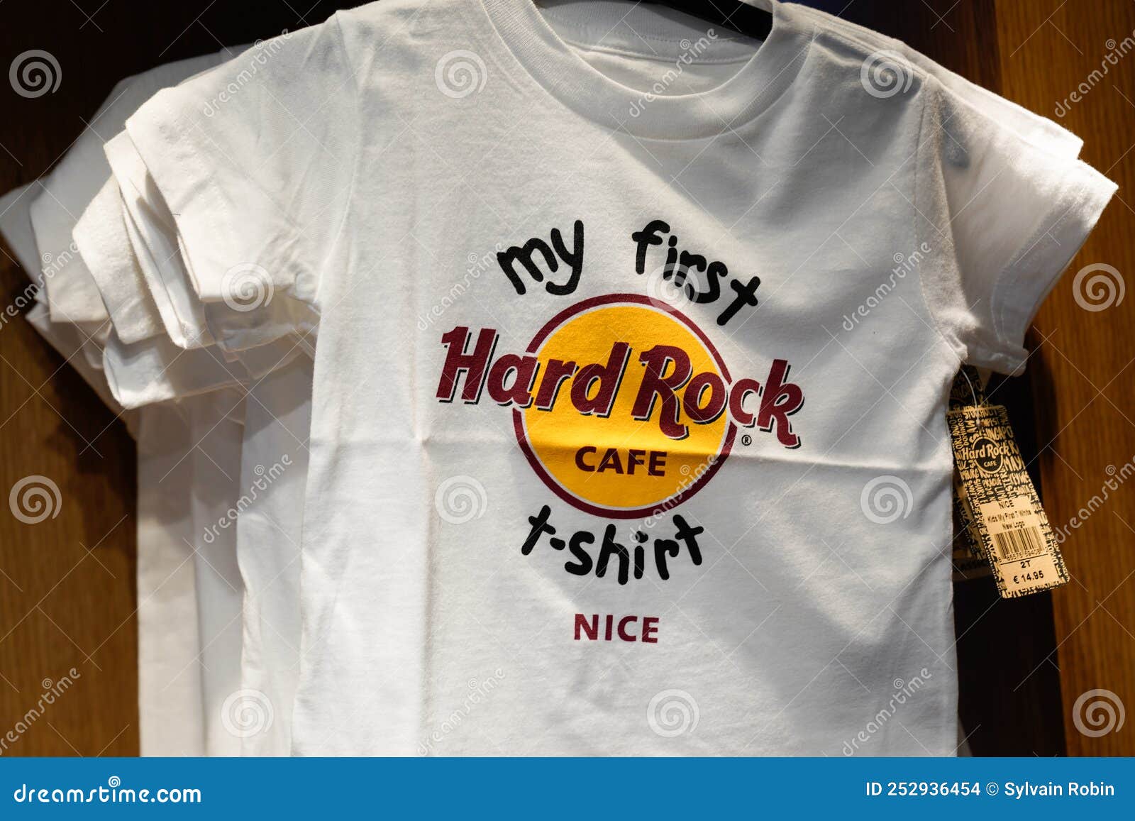 El Logo Rock Cafe Texto Y Marca De Signos Mi Primera Camiseta De Francia Simpática Camisa Blanca En Imagen de archivo editorial - Imagen muestra, centro: 252936454