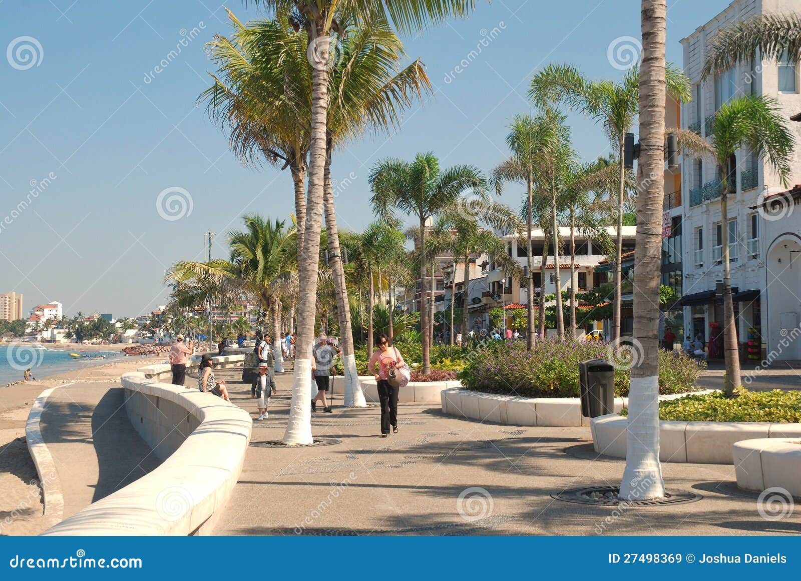 El Malecón En Puerto Vallarta, México Imagen de archivo editorial - Imagen  de boardwalk, puerto: 27498369