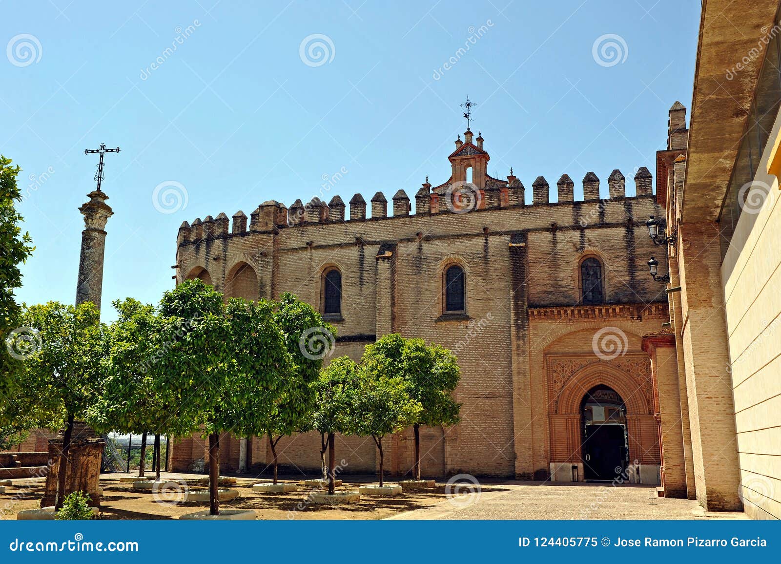 El Monasterio De San Isidoro Del Campo En Santiponce Cerca De Sevilla,  Andalucía, España Imagen de archivo - Imagen de isidoro, antiguo: 124405775