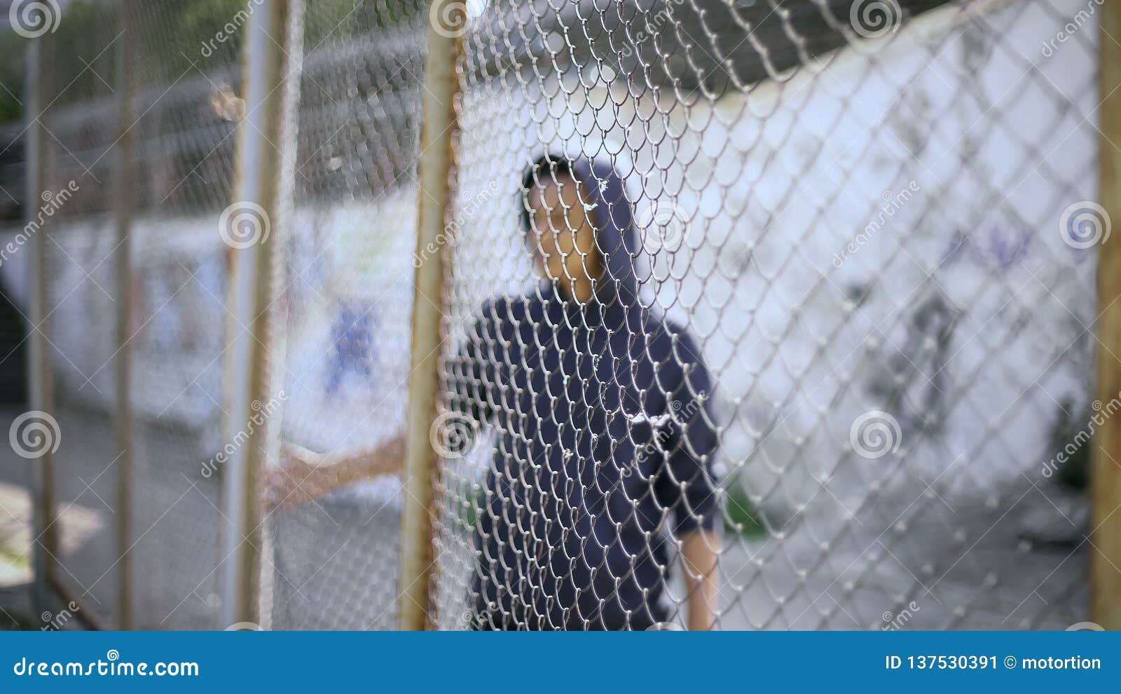 Prisioneiro Infantil Tenta Escapar Da Prisão. Imagem de Stock - Imagem de  infância, sala: 172691801
