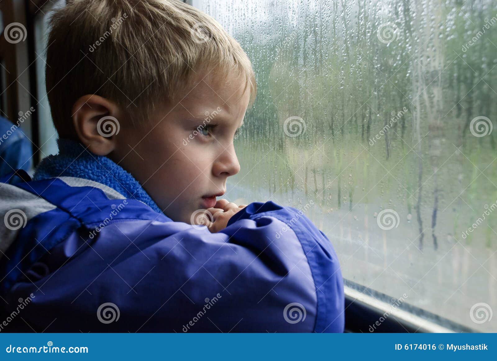 3,767 Tren Triste Fotos de stock - Fotos libres de regalías de Dreamstime, image size:1600x1161