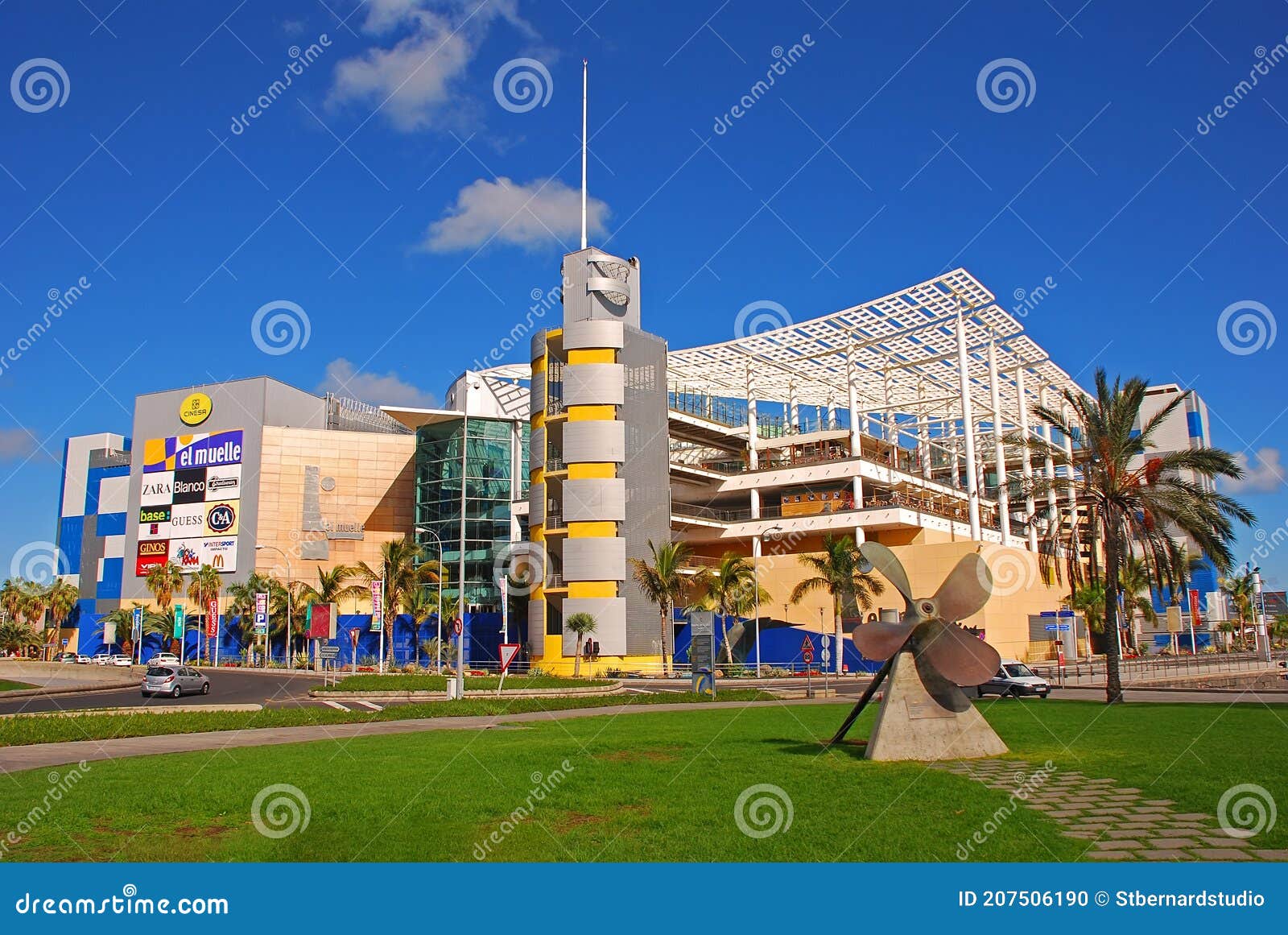 konvertering grus Penneven El Muelle Shopping Centre Mall Building with Green Park at Las Palmas De  Gran Canaria Canary Islands Editorial Image - Image of neighbourhood,  shopping: 207506190