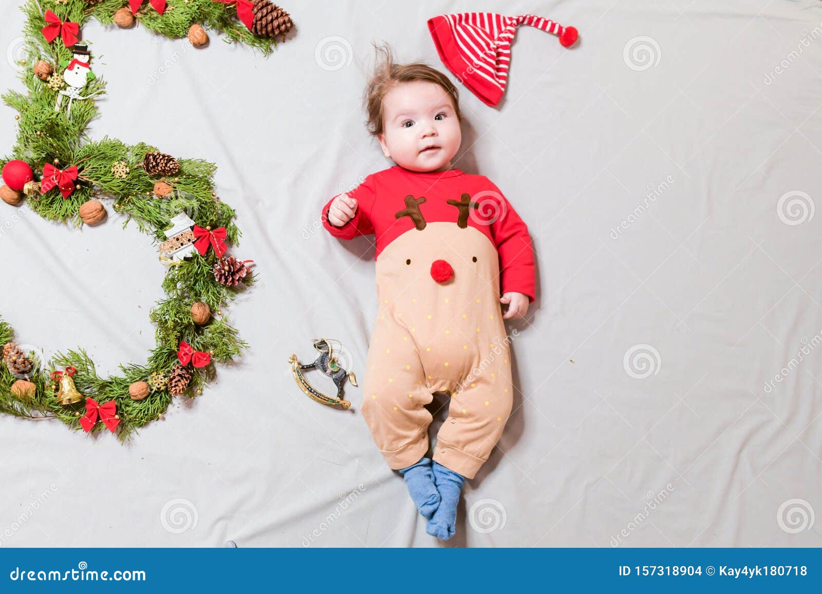 El Nia O Tiene Cinco Meses Retrato Lindo Beba C De 5 Meses Descendencia De 5 Dagitos Nia O Beba C Feliz Nia O Lactante Sonrient Foto De Archivo Imagen De Inocencia Bebe El Nia O Tiene Cinco Meses Retrato Lindo Beba C De 5 Meses Descendencia De 5 Dagitos Nia O Beba C Feliz Nia O Lactante Sonrient Foto De Archivo Imagen De Inocencia Bebe